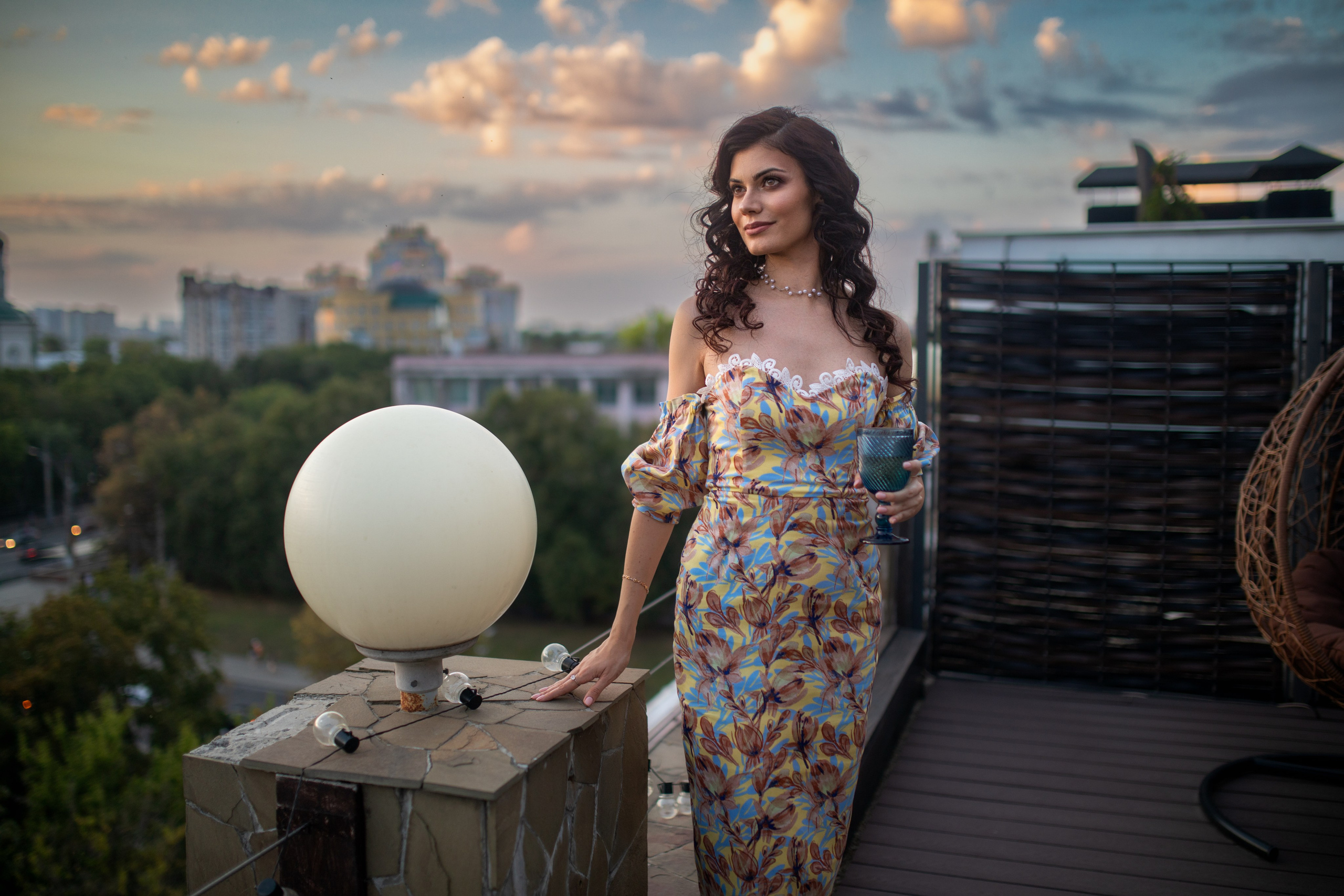 Фотосет с Эльвирой на крыше здания в формате для «себя»