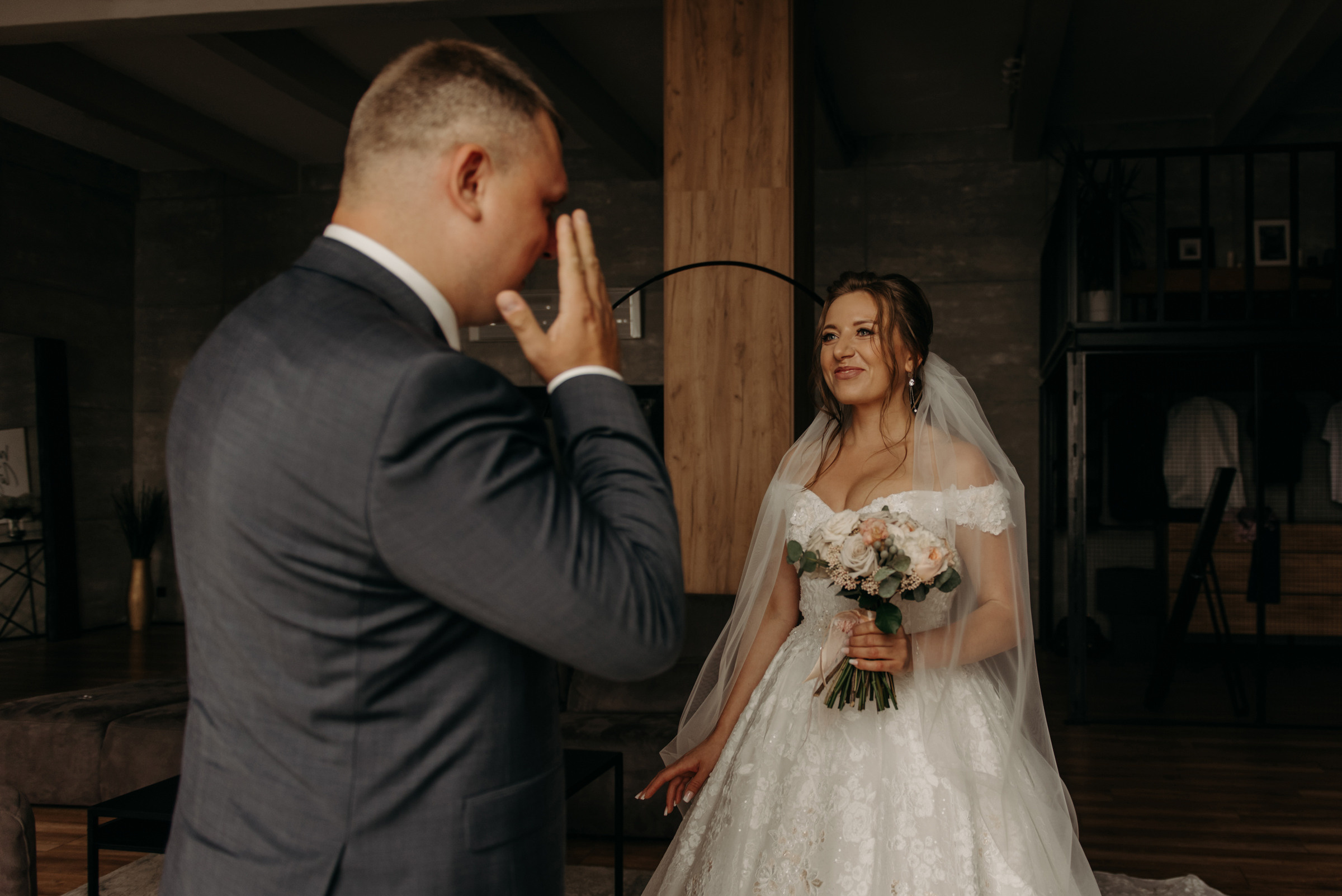 фотограф на свадьбу, утро невесты в фотостудии