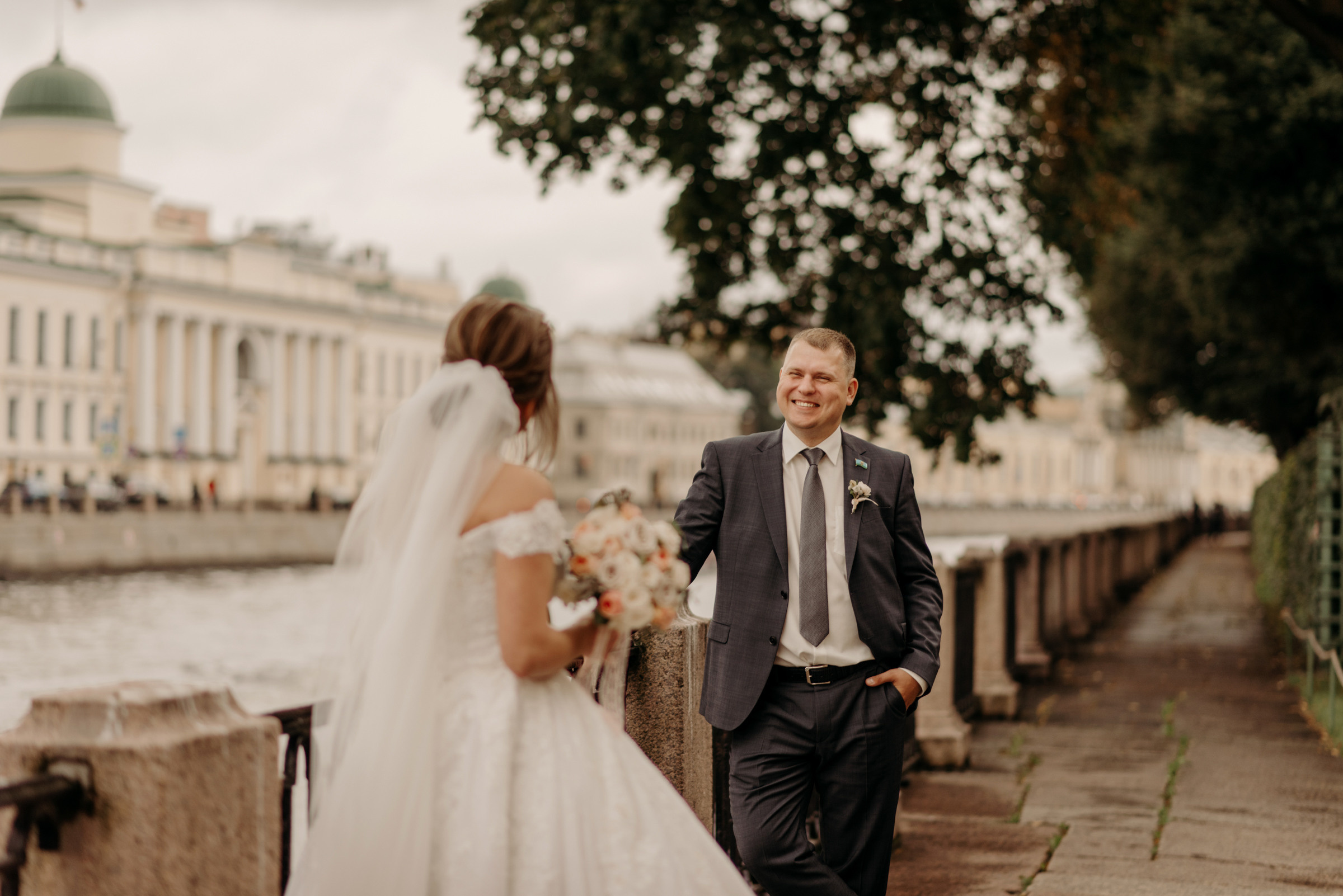 фотограф на свадьбу, свадебная фотосессия в Летнем саду