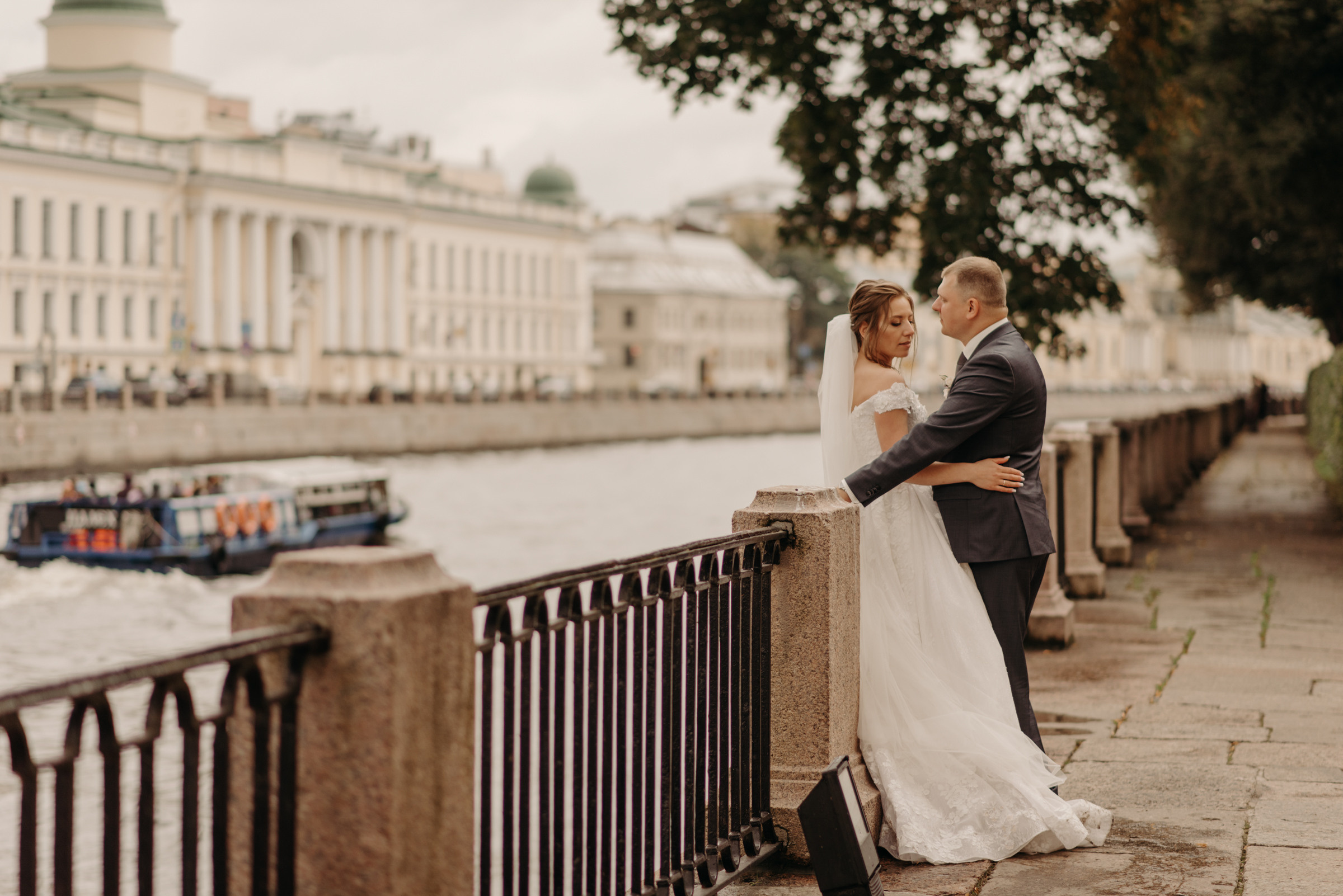 фотограф на свадьбу, свадебная фотосессия в Летнем саду