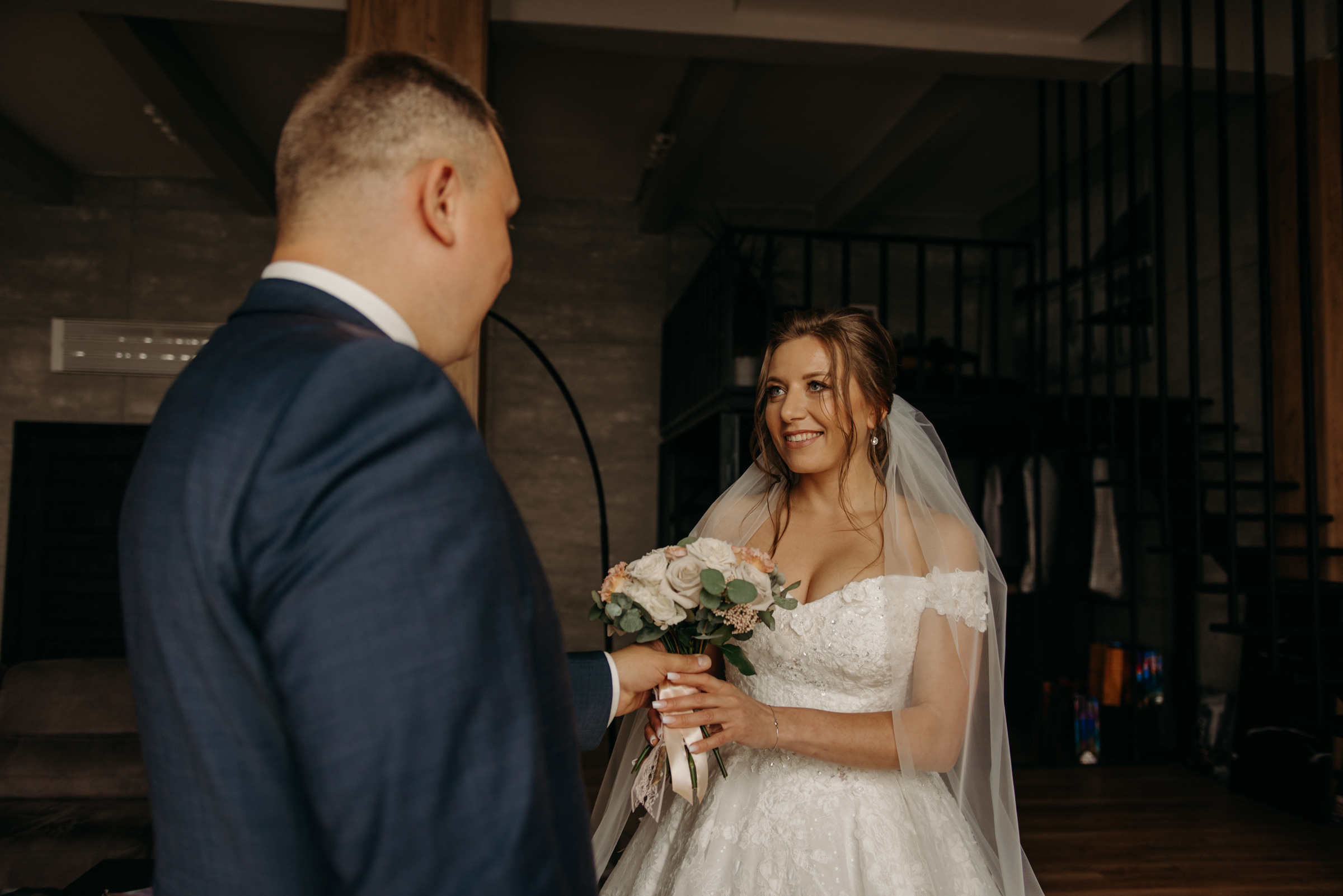 фотограф на свадьбу, утро невесты в фотостудии