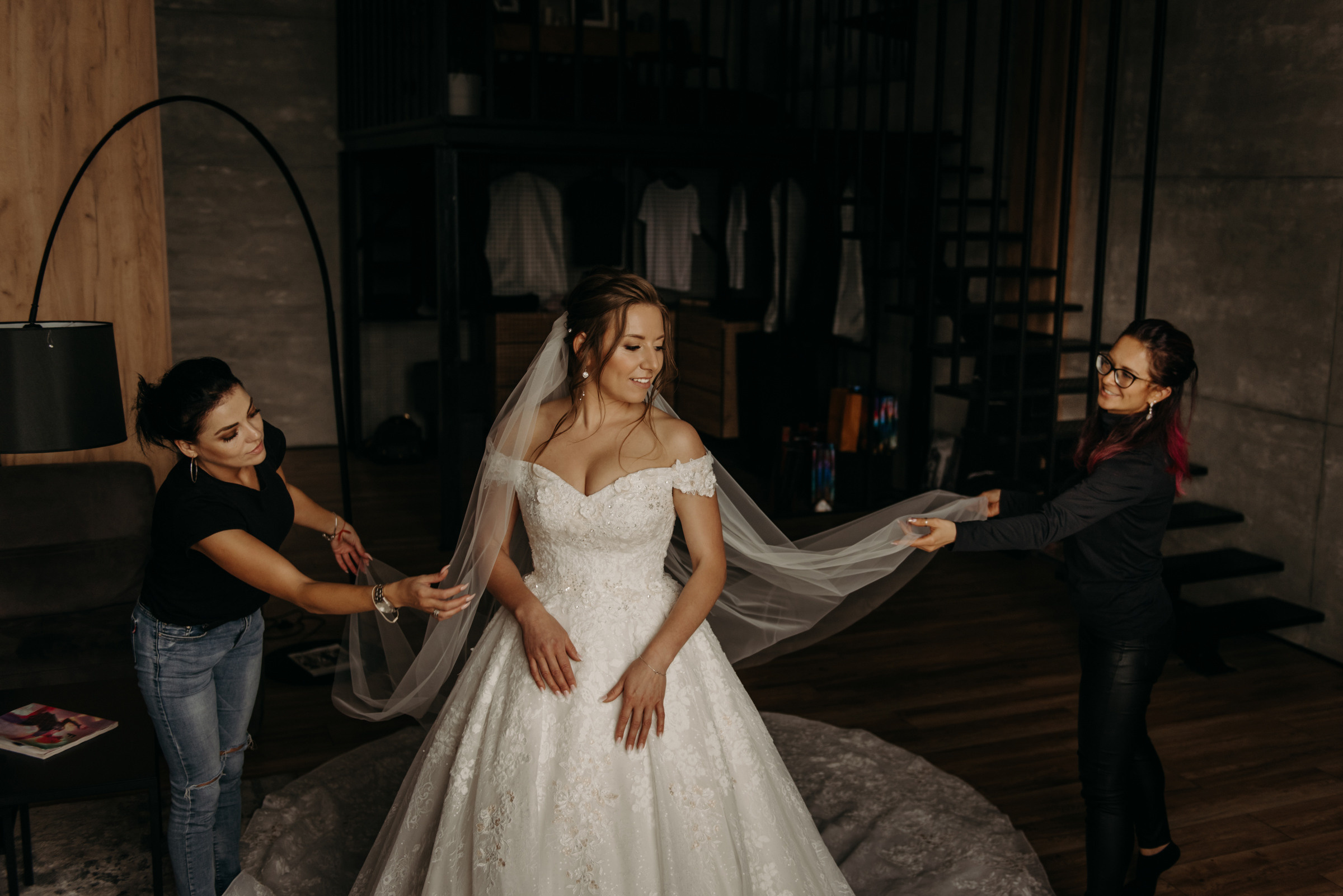 фотограф на свадьбу, утро невесты в фотостудии