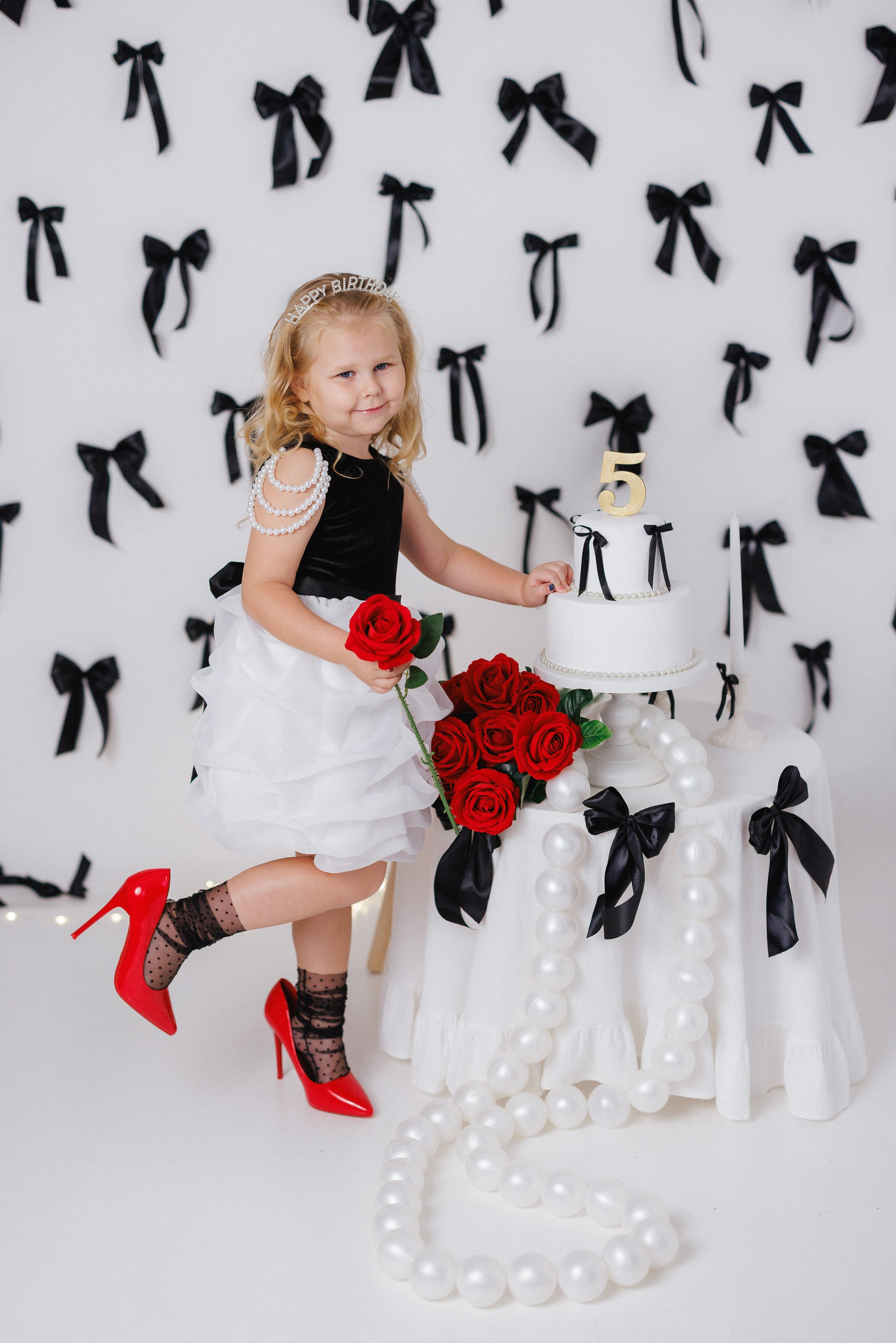 Детская фотосессия к Дню рождения для девочек, фотостудия «Антураж». Семейный и детский фотограф в Краснодаре Анна Трашкова