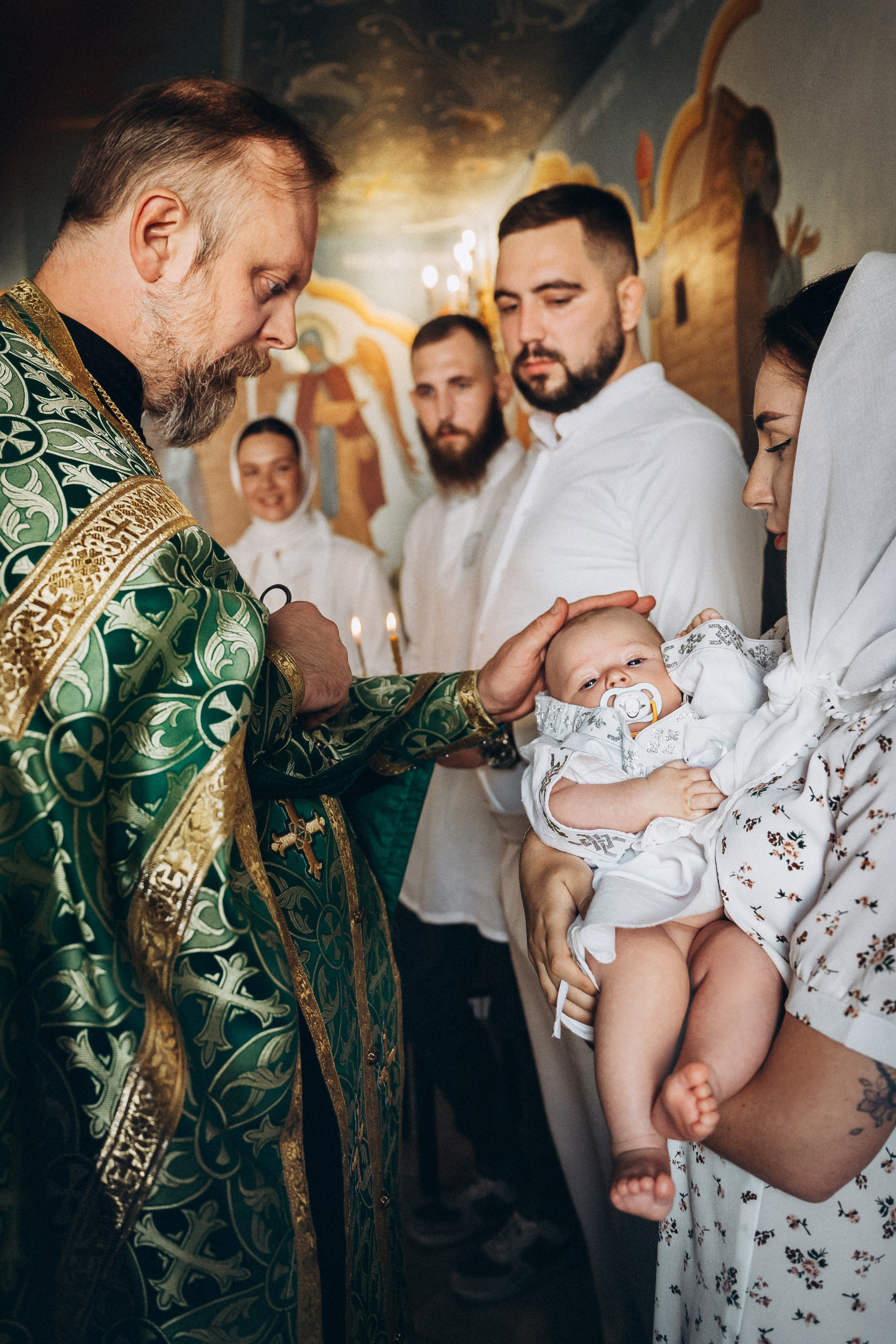 Фотосессия крещения, фотограф таинства крещения Москва, ребенок с мамо. Фотограф Ольга Рубцова в Москве и Московской области