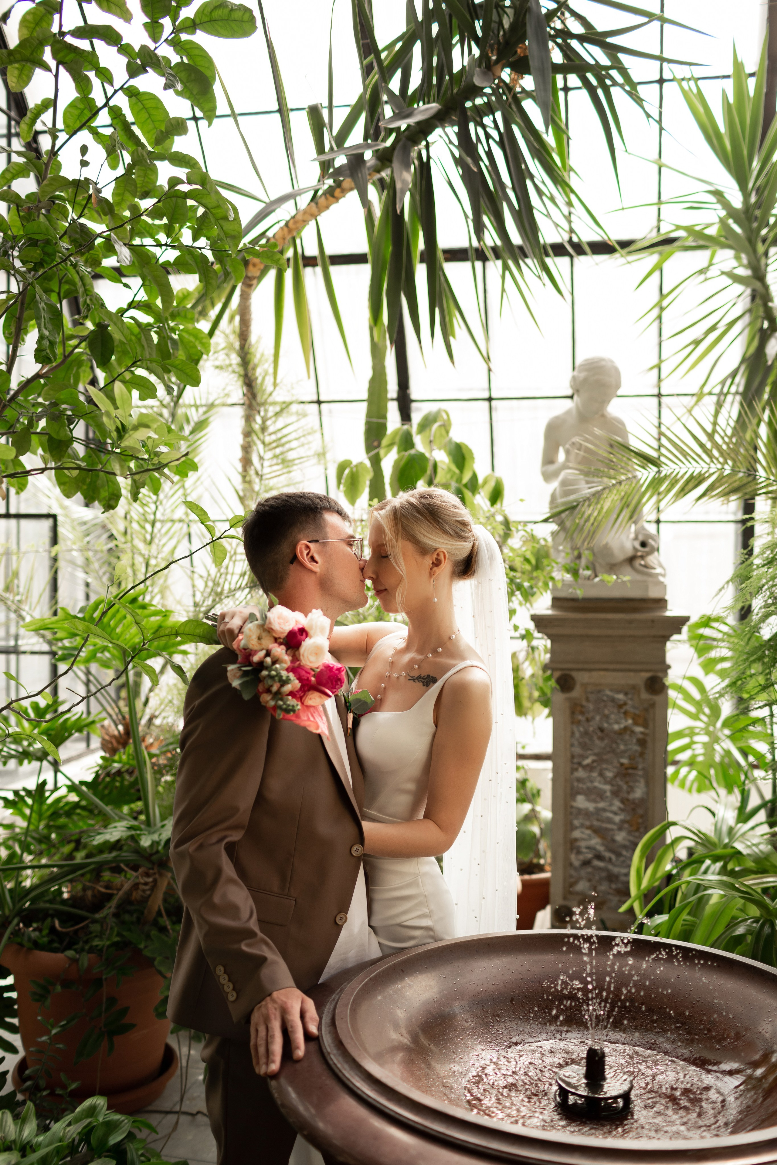 Свадебная фотосессия во дворцах Петербурга. Свадебный фотограф Кирилл Белый