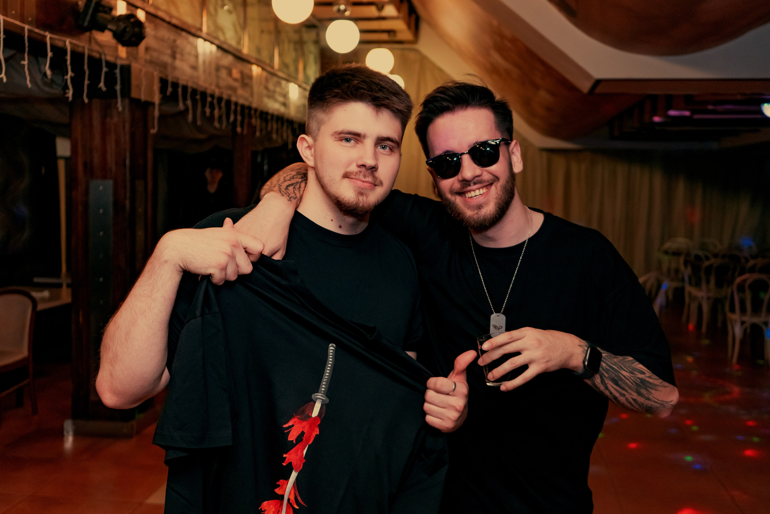 Playingtheangel. Уфа. Маленький зал, красный свет, мощный звук. Фотограф Гильмутдинов Руслан