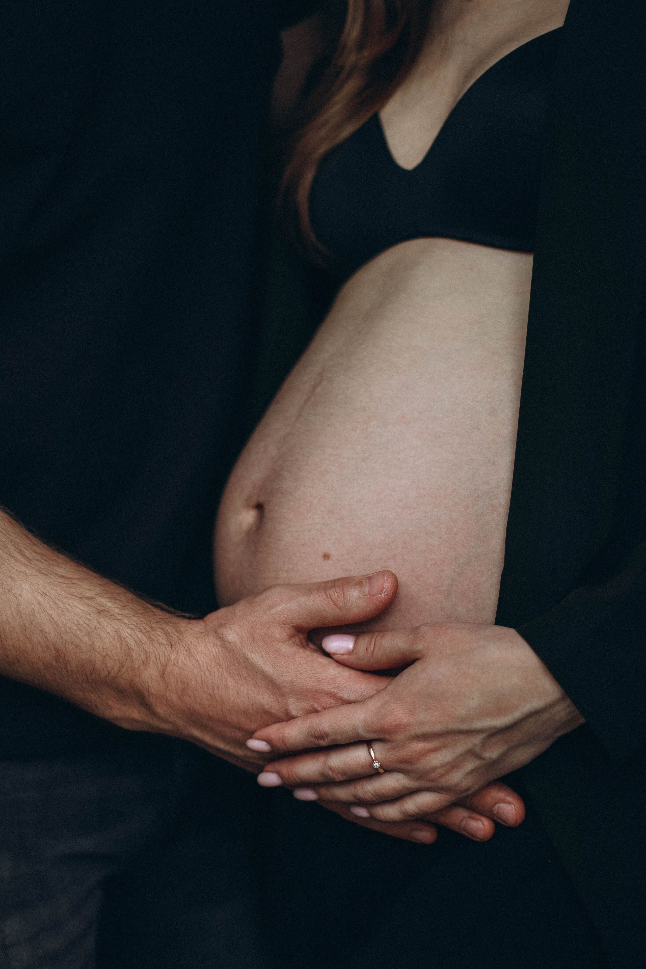 Babybauch-Shooting zu Hause. Fotografin in Erlangen, Nürnberg und Umgebung