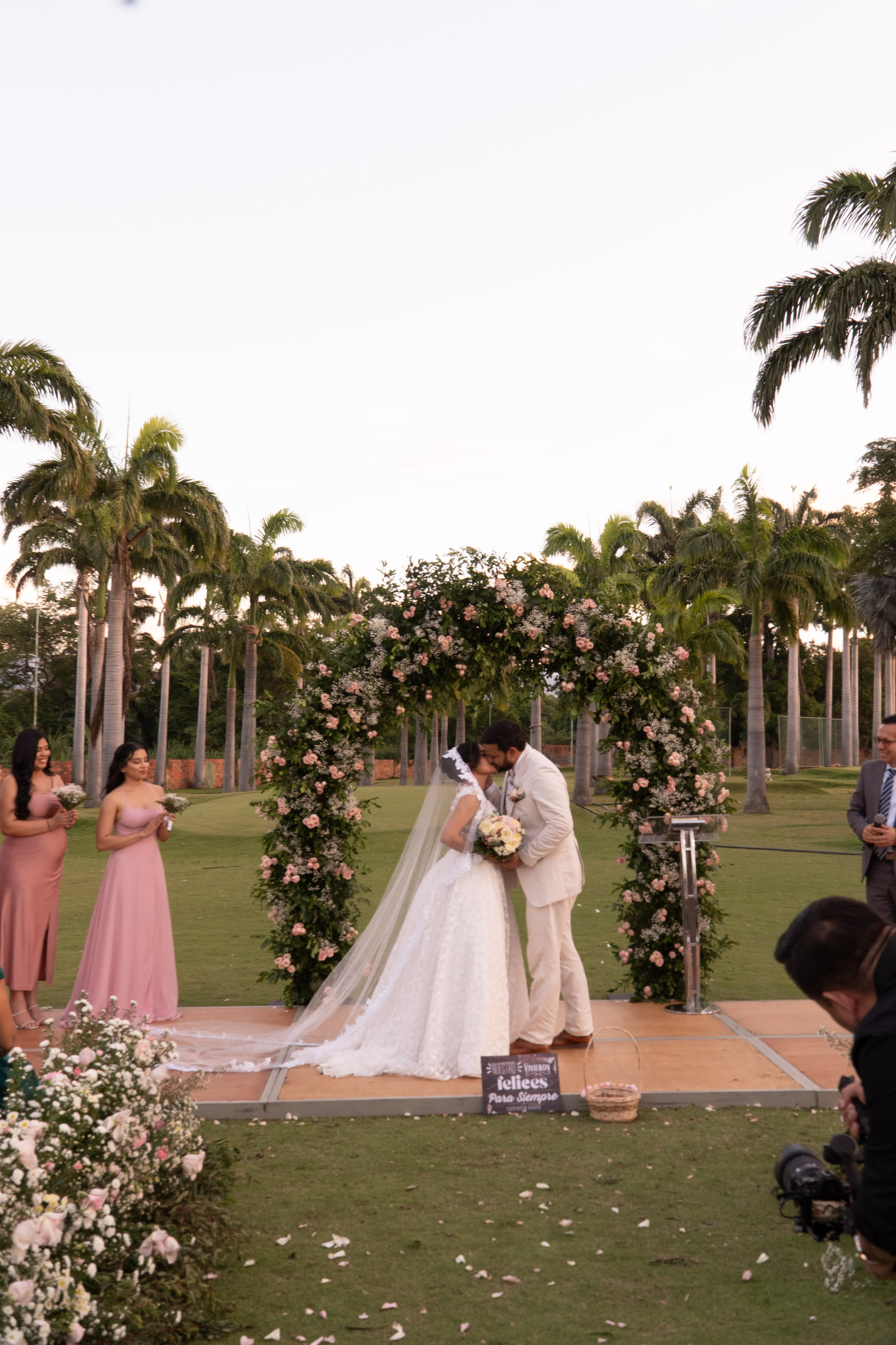 Carola & Gerson. Wedding Photographer in Barcelona and Medellin