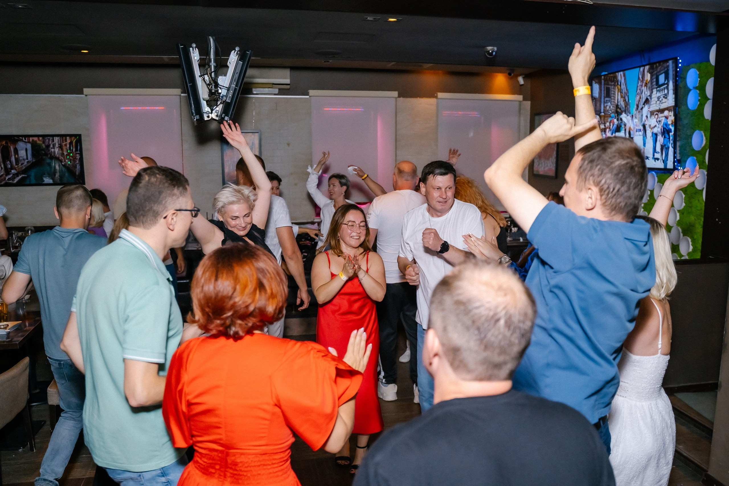 Лето, гудбай! Клубная вечеринка | 31.08.2024. Галерея Фантим