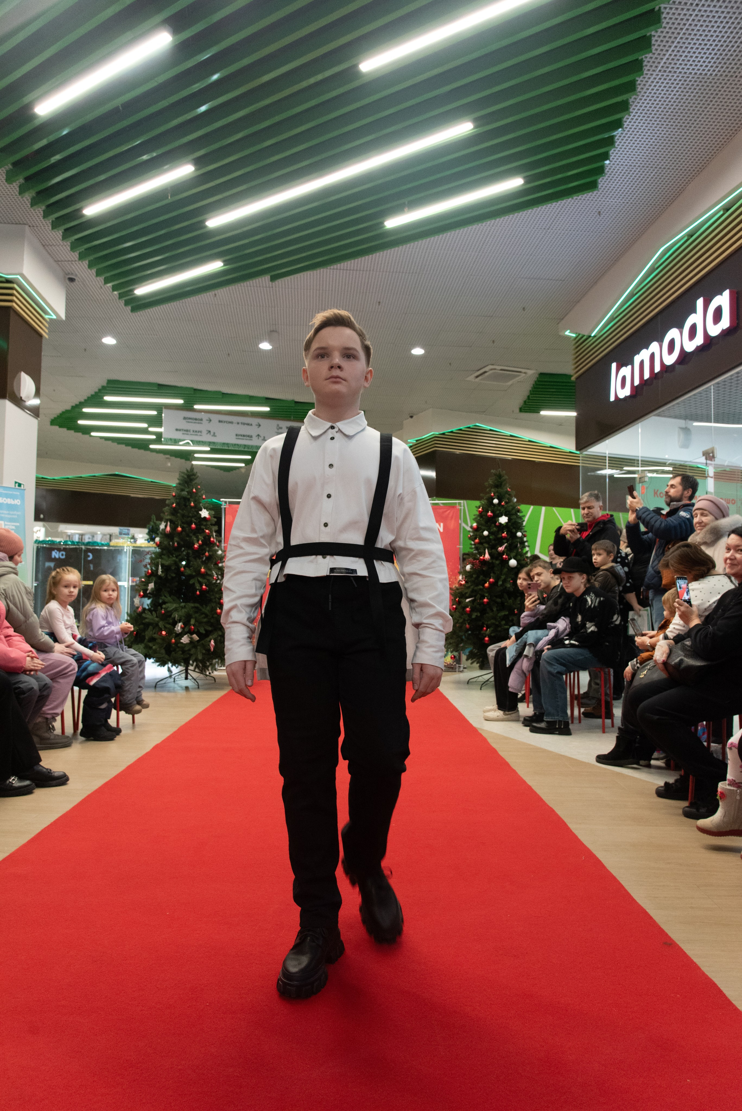 Показ Мод БФ «Исток Жизни». Дети с «Безграничными Возможностями». Портретный Семейный Fine-Art фотограф в Санкт-Петербурге Криулина