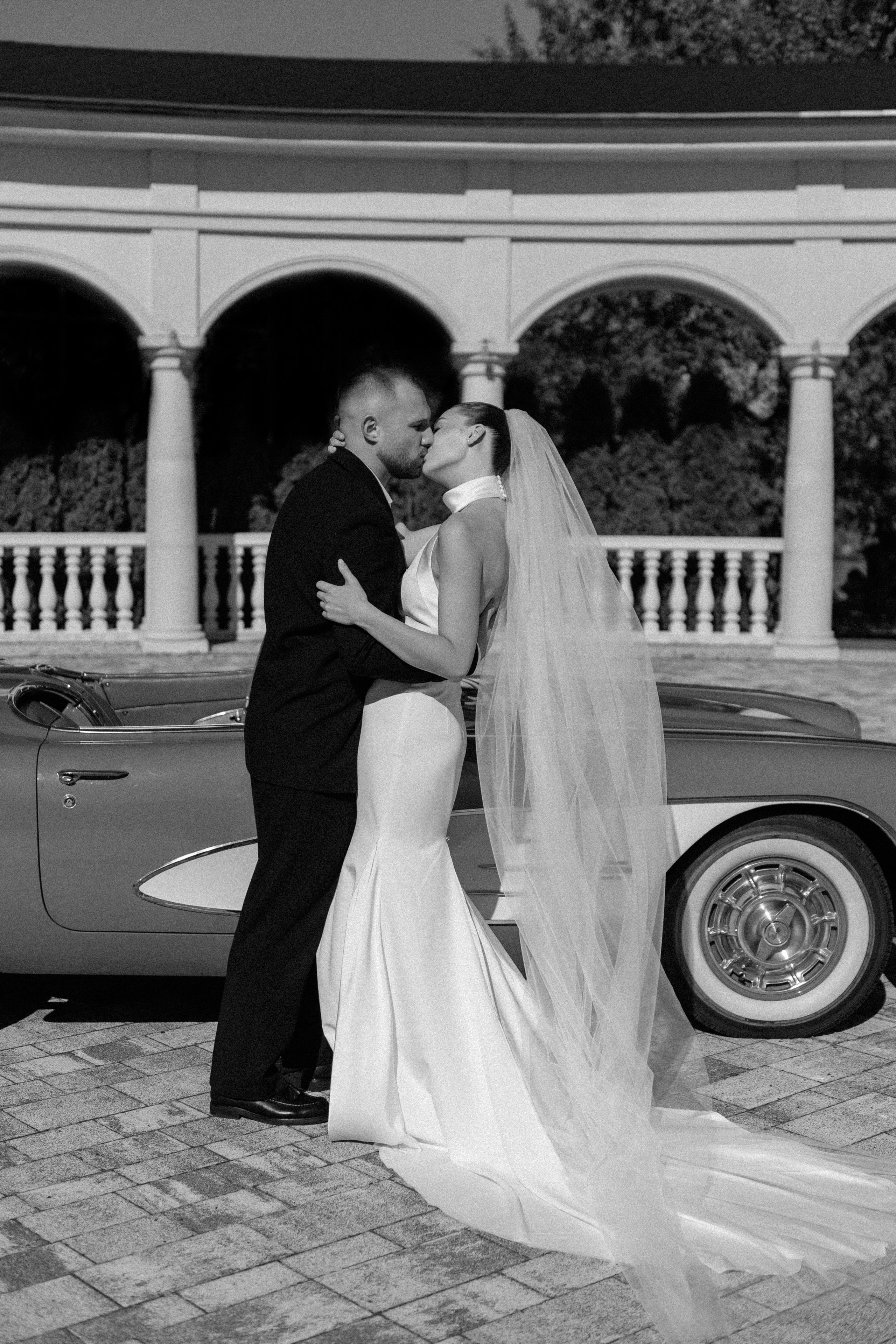 Wedding day in VERSAL PARK. Wedding PHOTOGRAPHER Andrew Vnukov