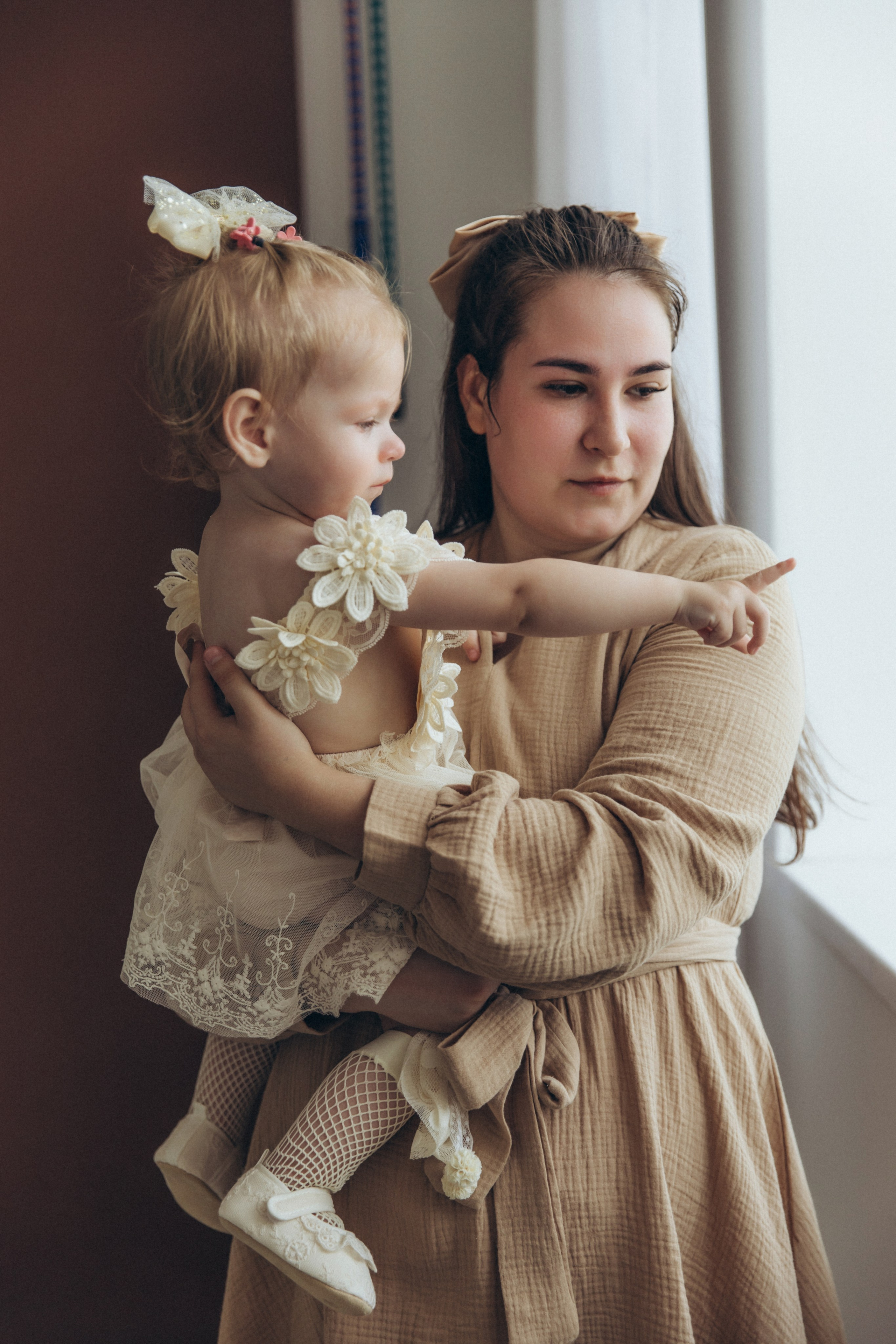 Полина с мамой. Фотограф на крещение в Рязани. Семейный фотограф