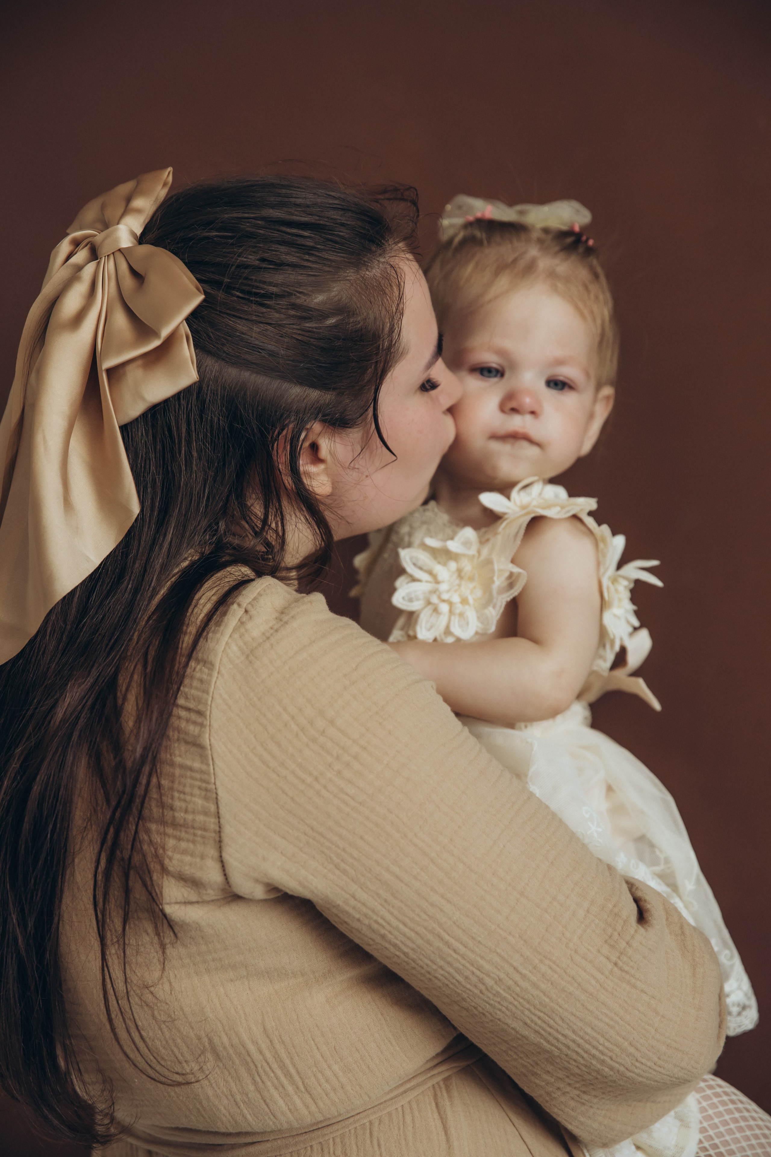 Полина с мамой. Фотограф на крещение в Рязани. Семейный фотограф
