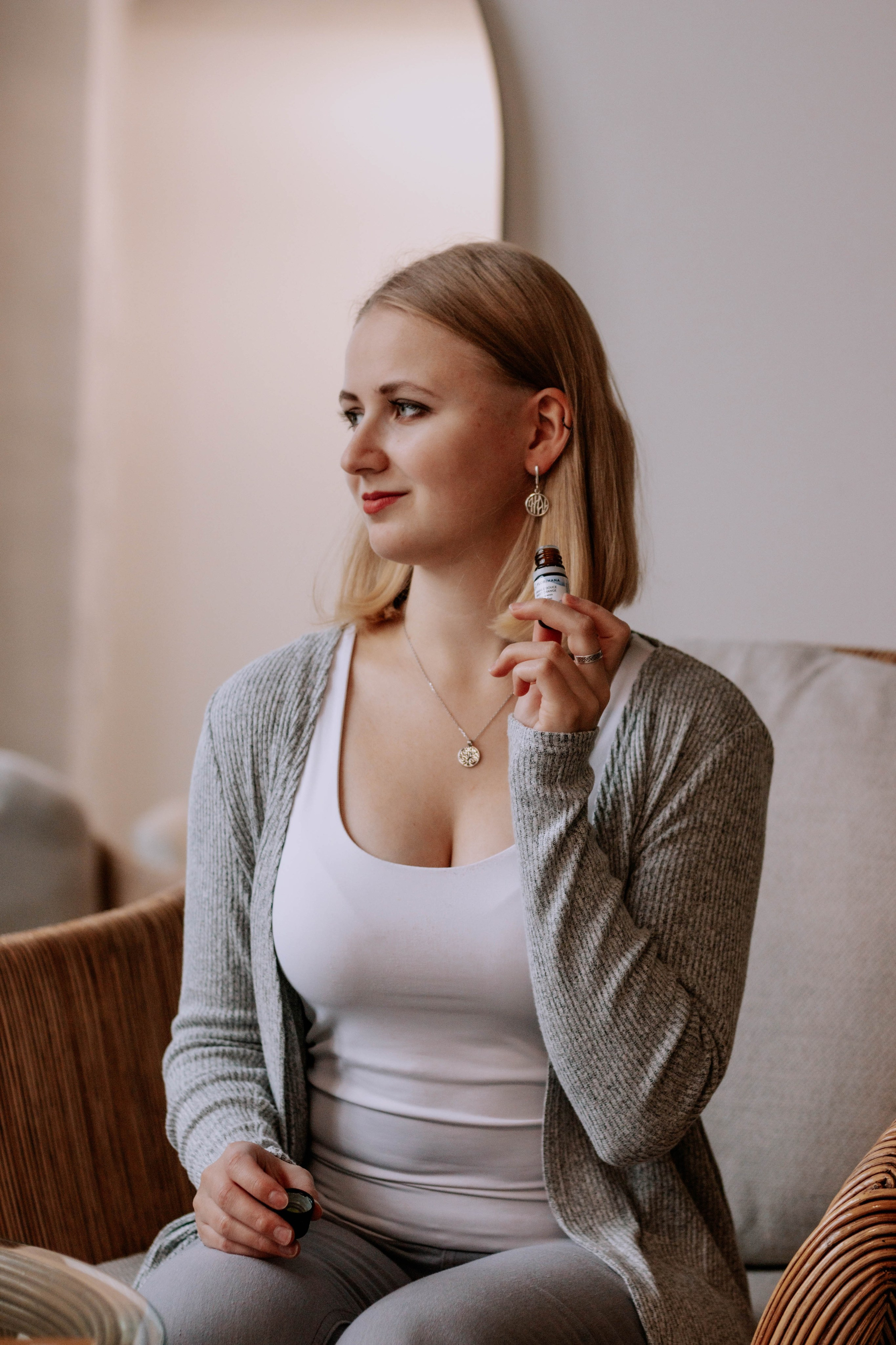 Алиса — Ароматерапевт. Бережно сохраняю ваши чувства и истории на своих фотографиях