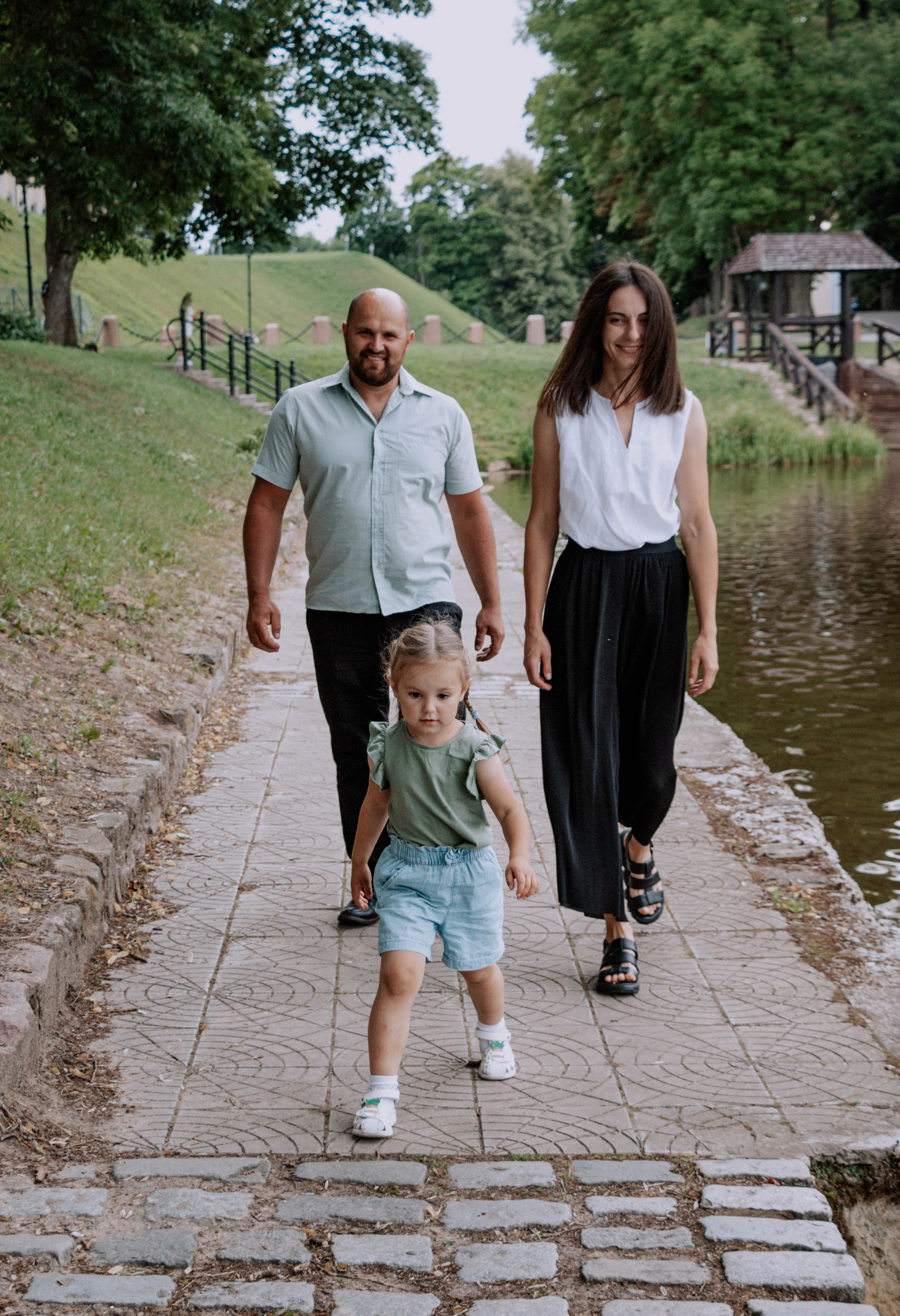 Алексей, Римма, Аннушка и Полина. Бережно сохраняю ваши чувства и истории на своих фотографиях