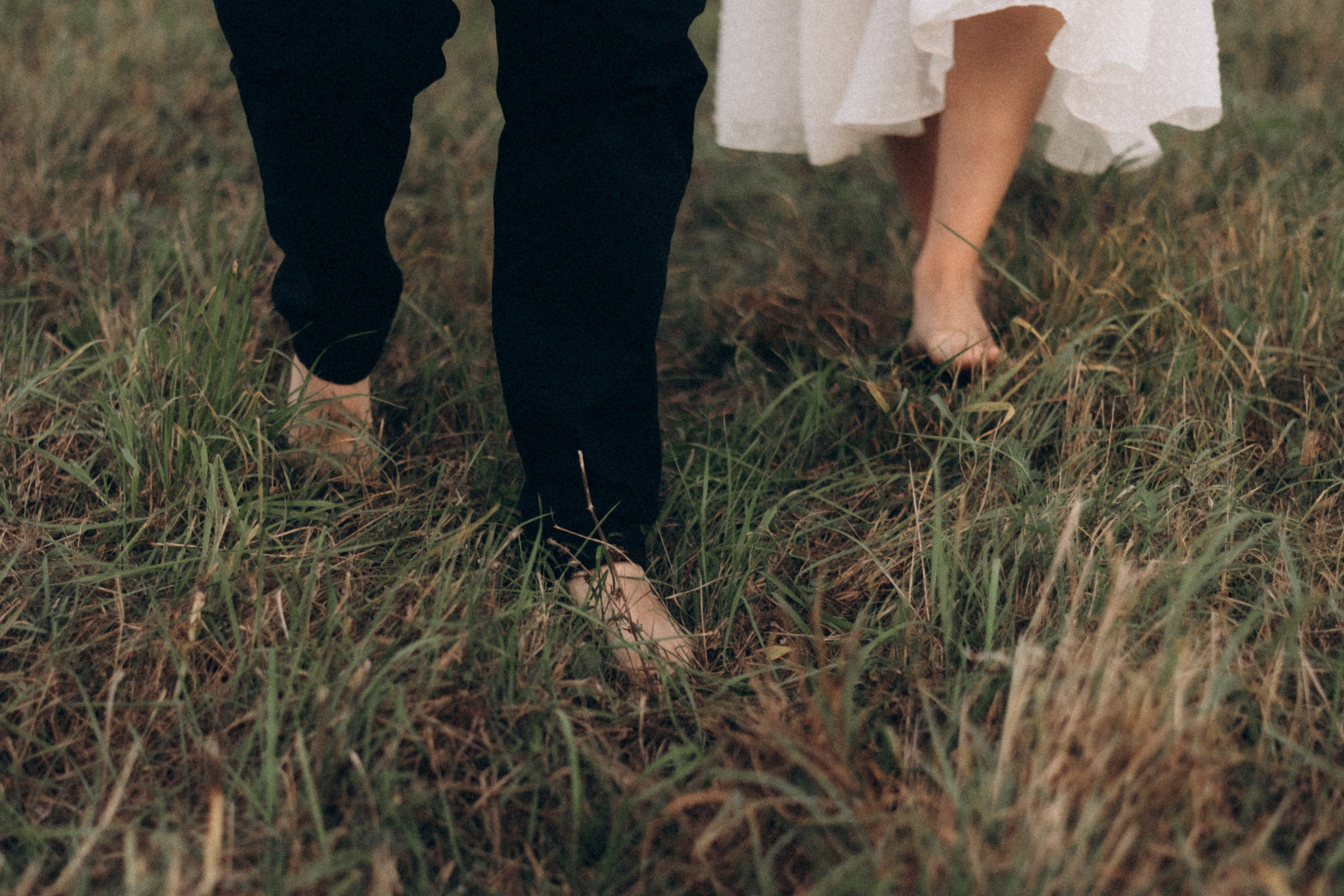 Фотосессия лавстори в поле