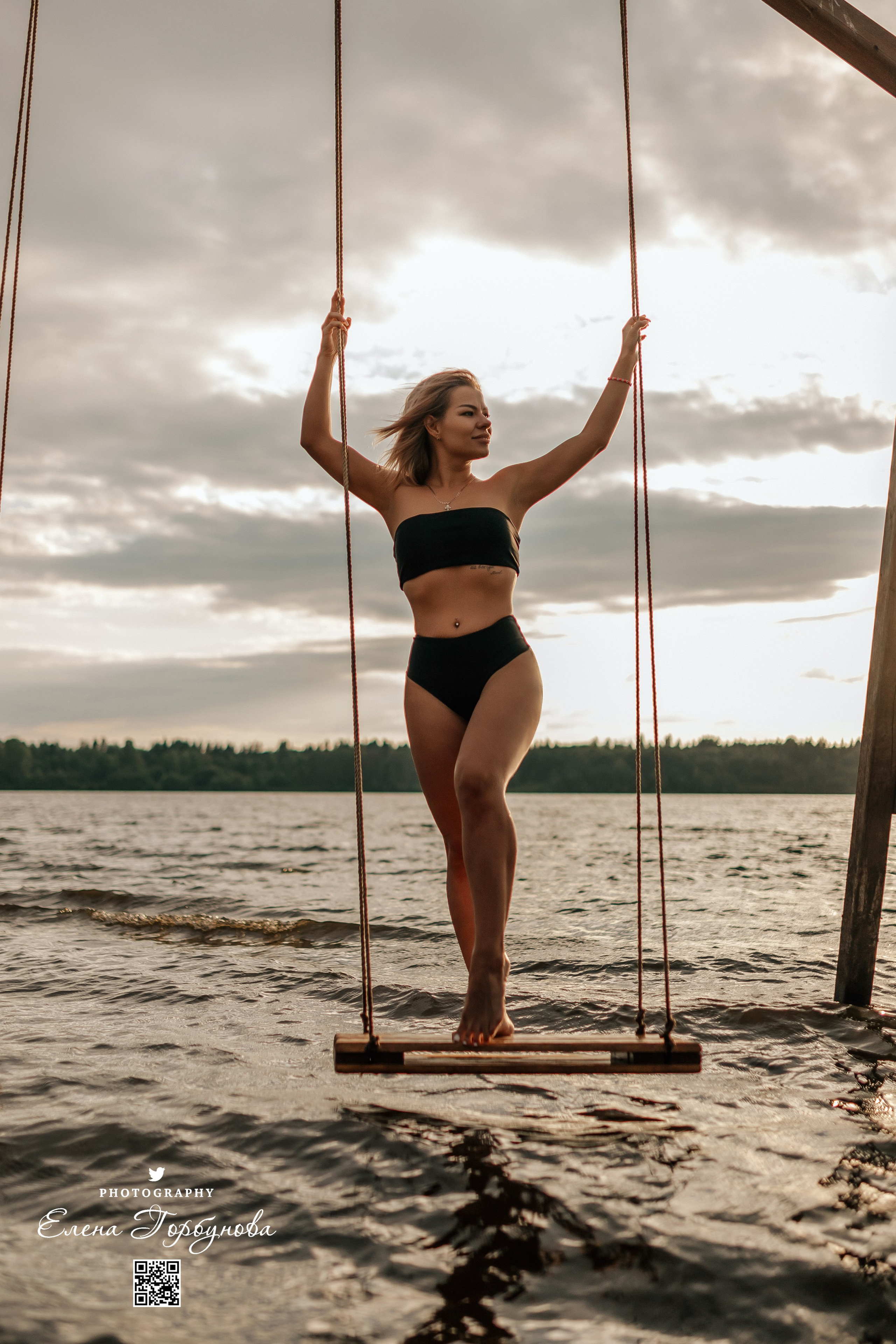 Черная серия с тканью. Набережная. Александра и Таисия. Июль 2025 г. Фотограф Пермь. Свадьбы. Семья и дети, школа, д. сад. Фотокниги