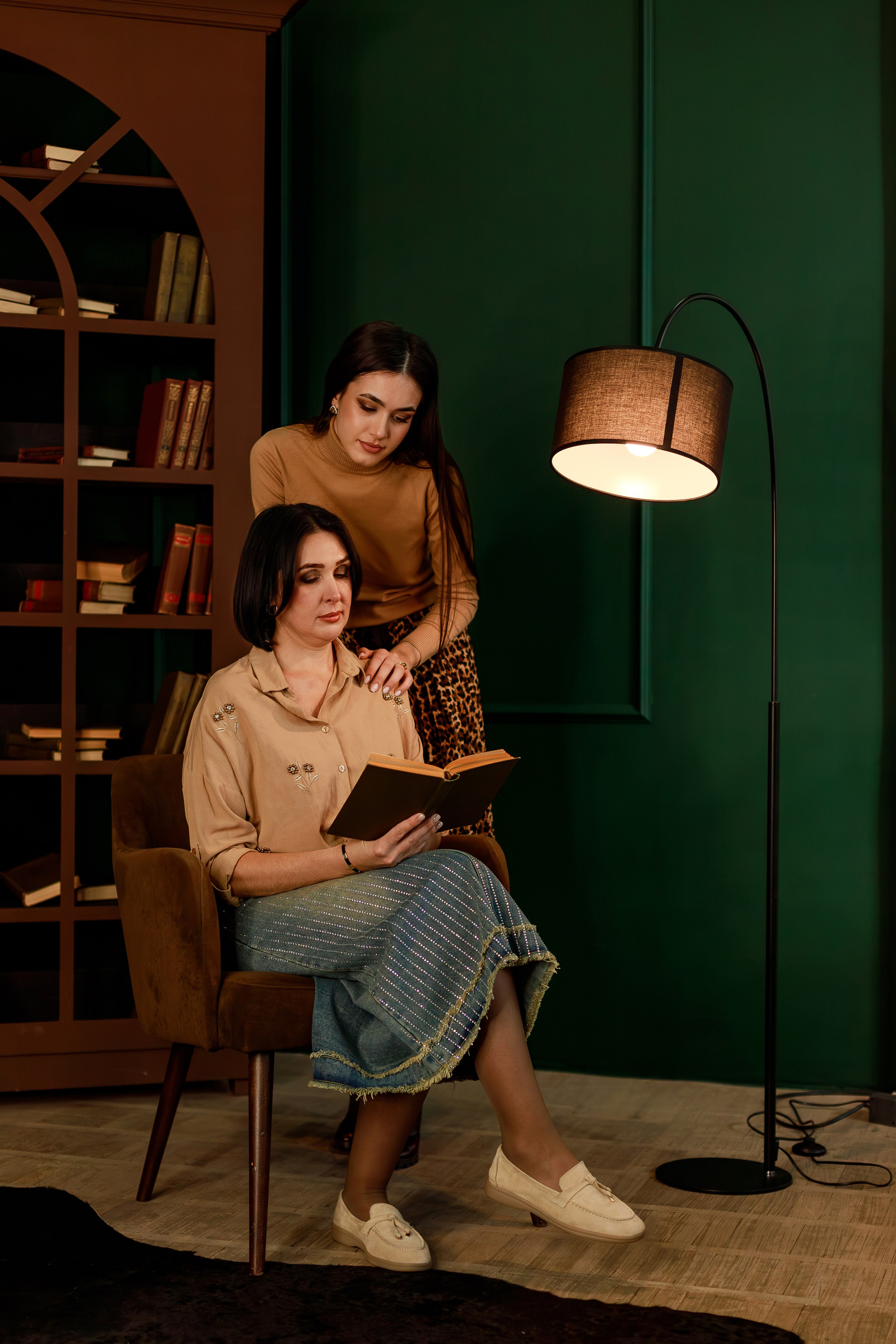 Мама и дочь в студии Белый осел. Семейный и детский фотограф в Краснодаре Ирина Лаврецкая