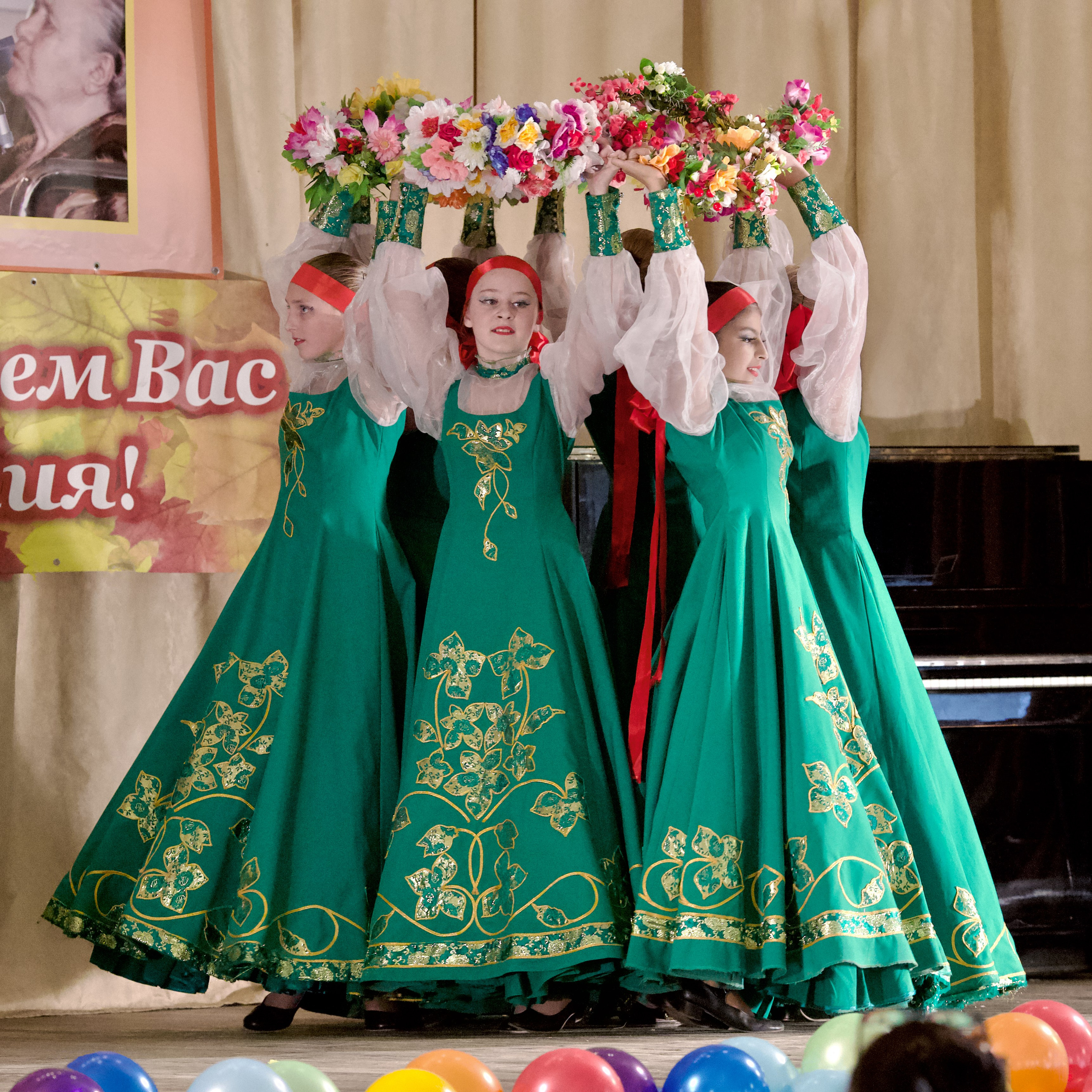 Разные выступления. Школьные выпускные альбомы в Москве Марина Николаева