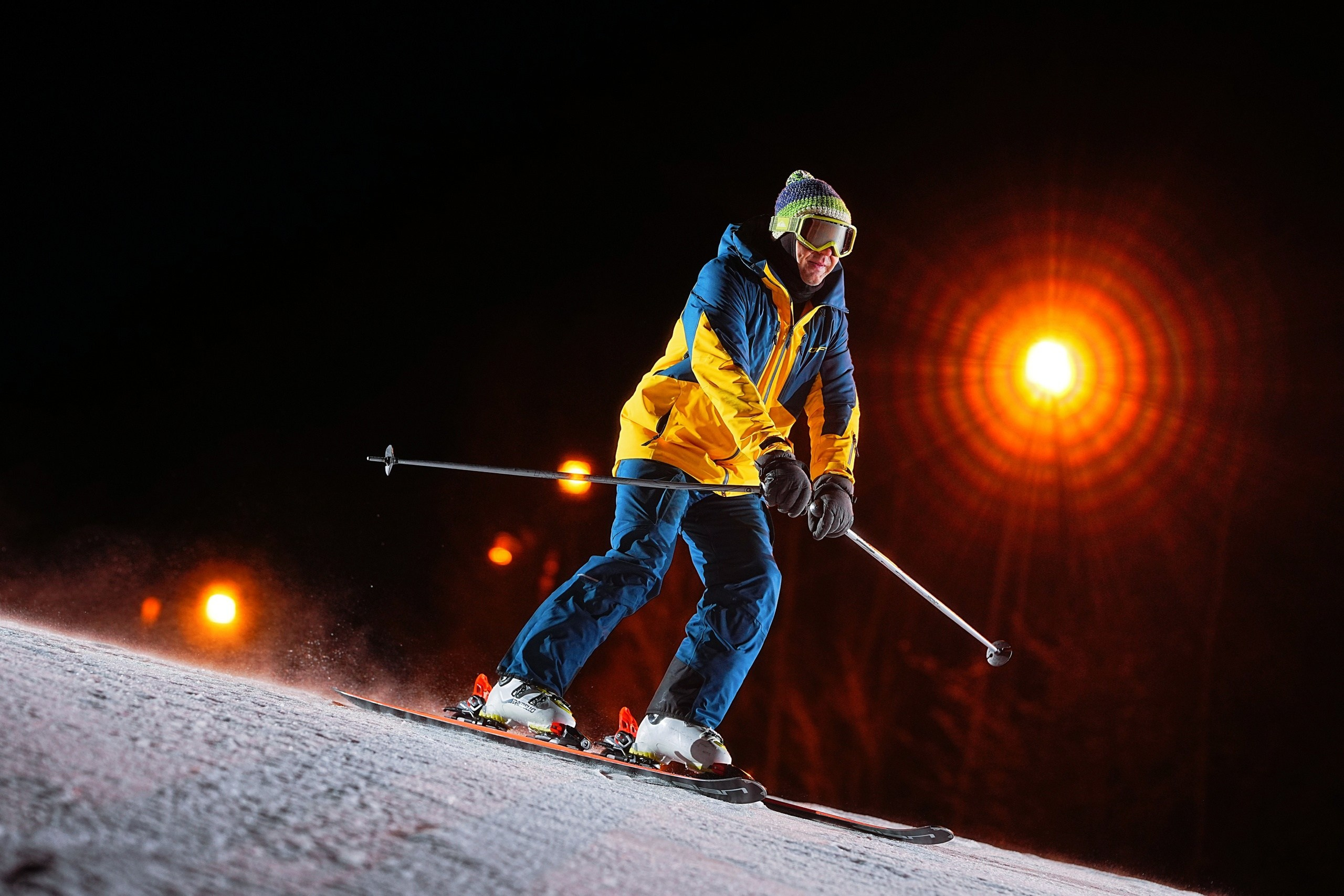 Вечерняя съёмка на склонах с использованием внешних вспышек. Фотограф Студитский Евгений