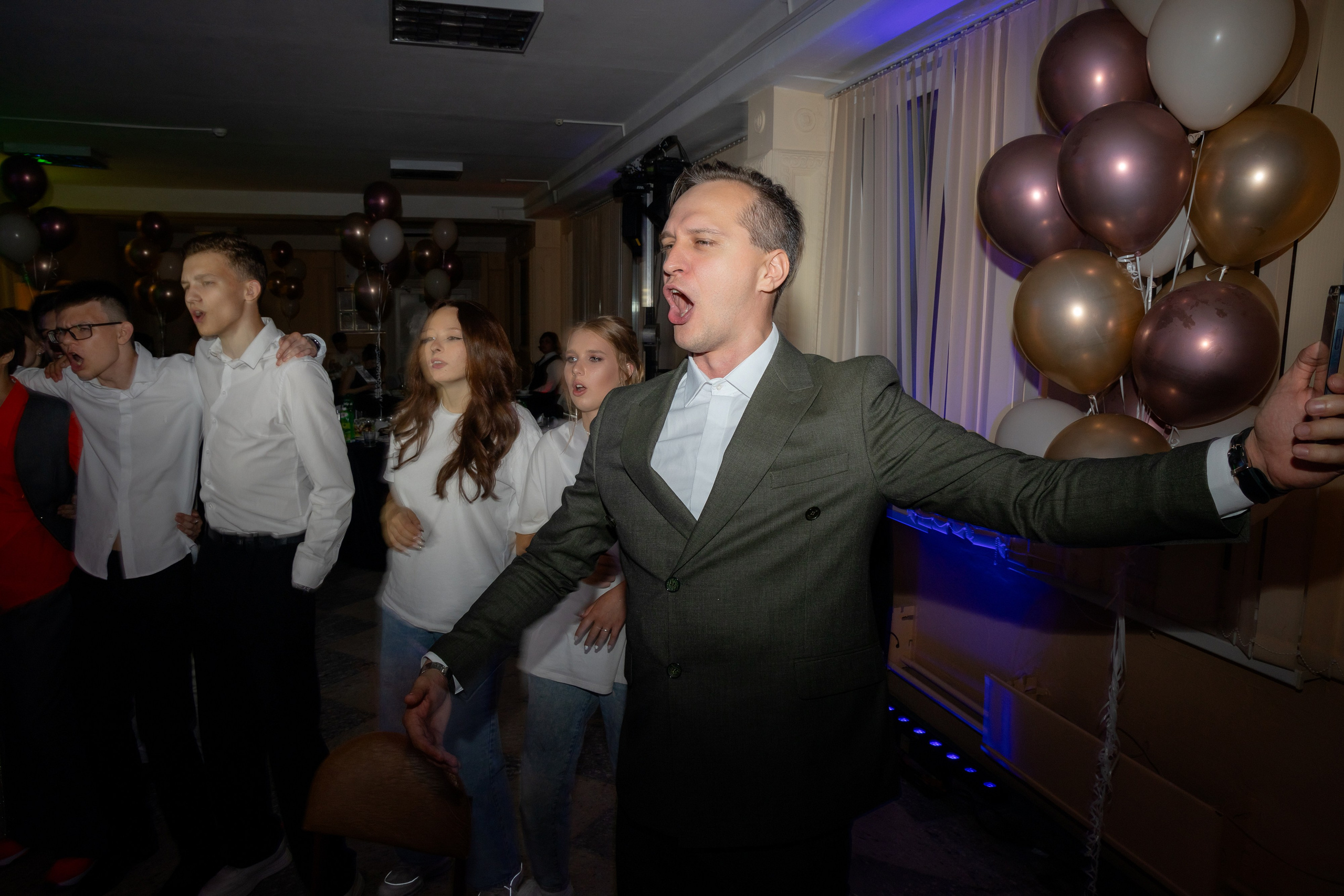 Школьный выпускной 2024 год в Соколе (Минск). Свадебный фотограф в Минске/Беларуси Сергей Спиридонов