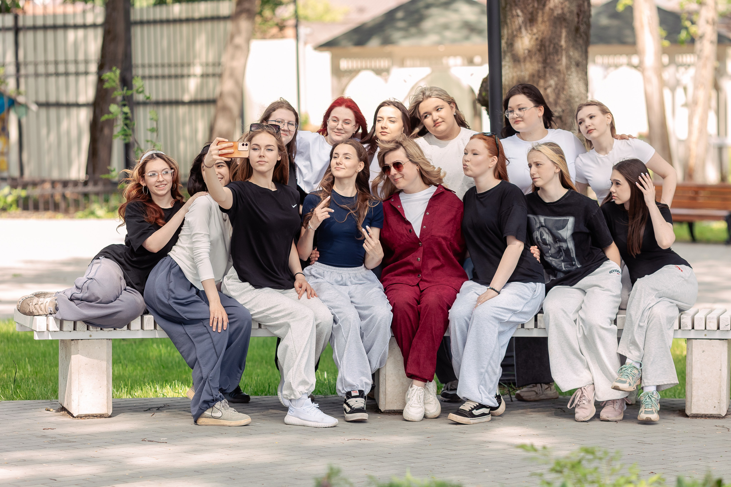 Позирование группы. Выпускные альбомы для детского сада и школы