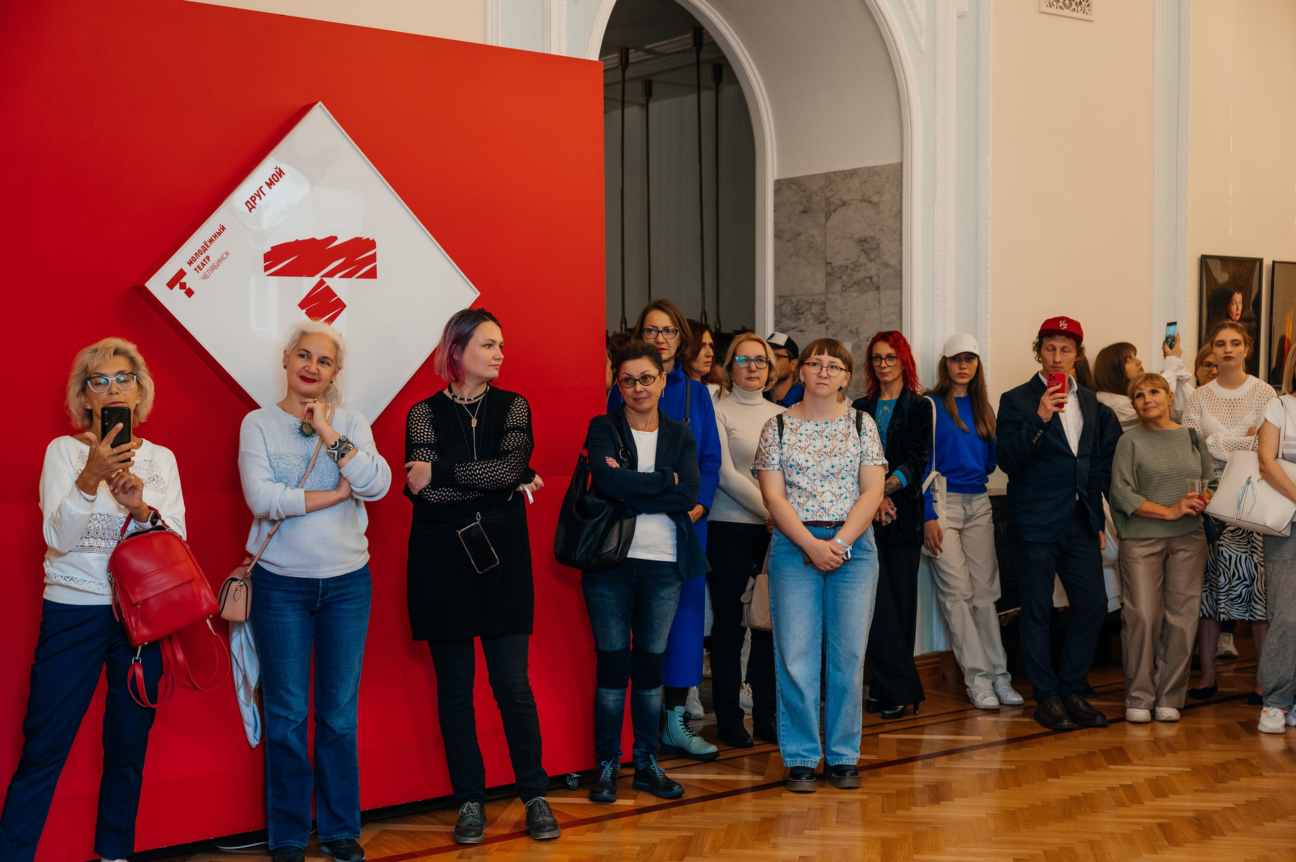 Открытие выставки Кати Васильевой в Молодежном театре. Wedding and family photographer USA