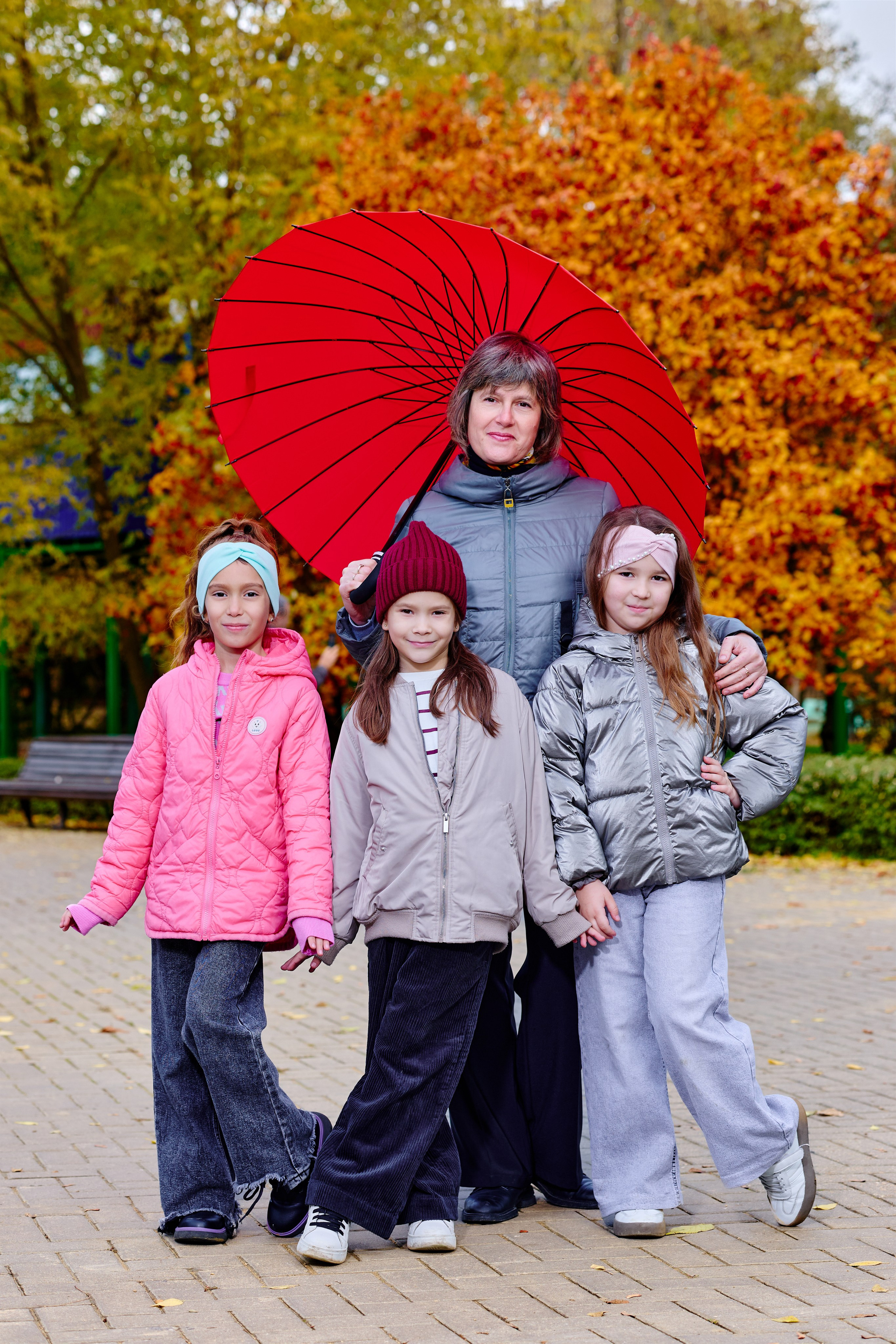 Прогулка в парке классом. Фотограф Выпускные альбомы Таганрог Сергей Коробченко