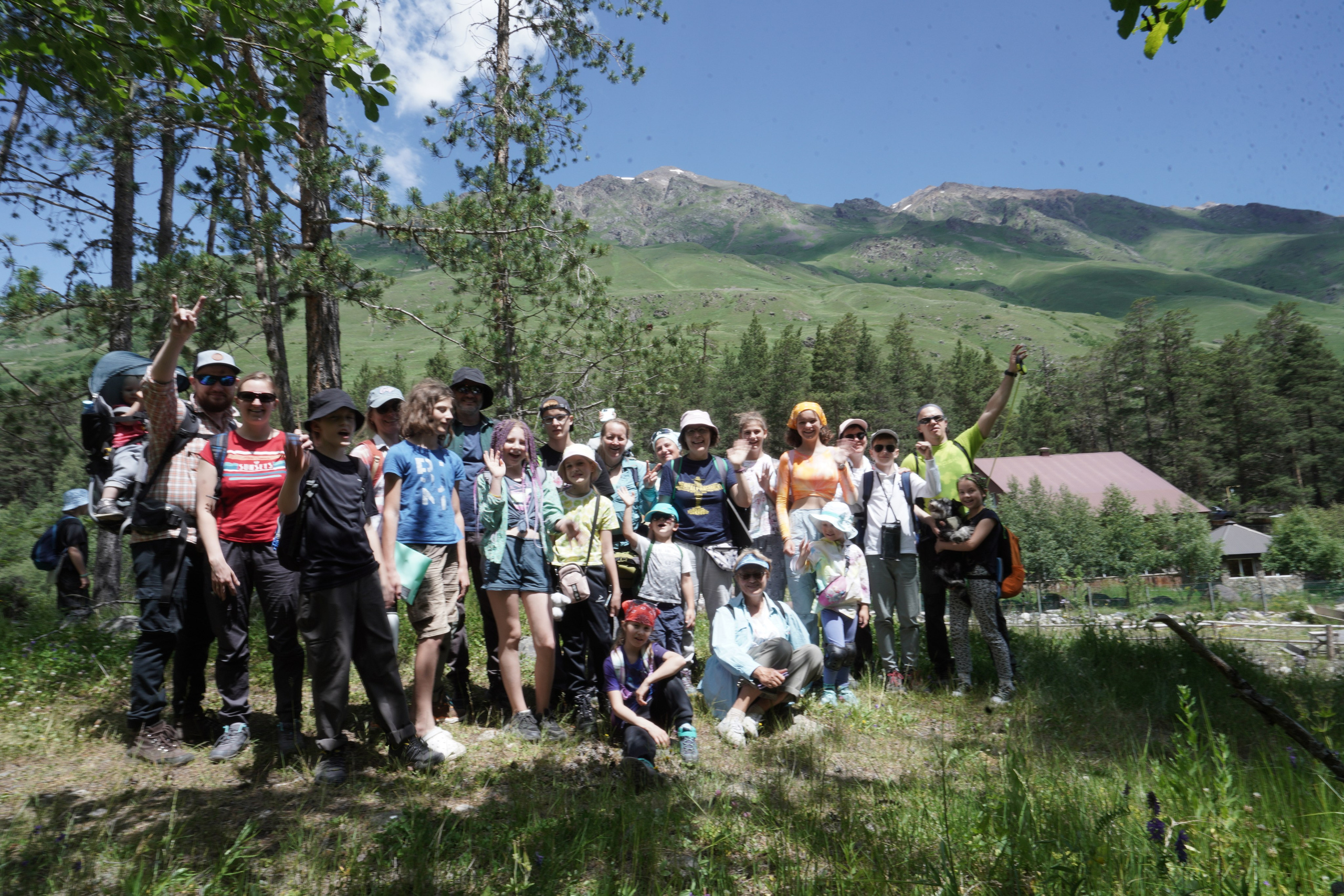 Эльбрус 2023 Маша Саша Дима. Заставка