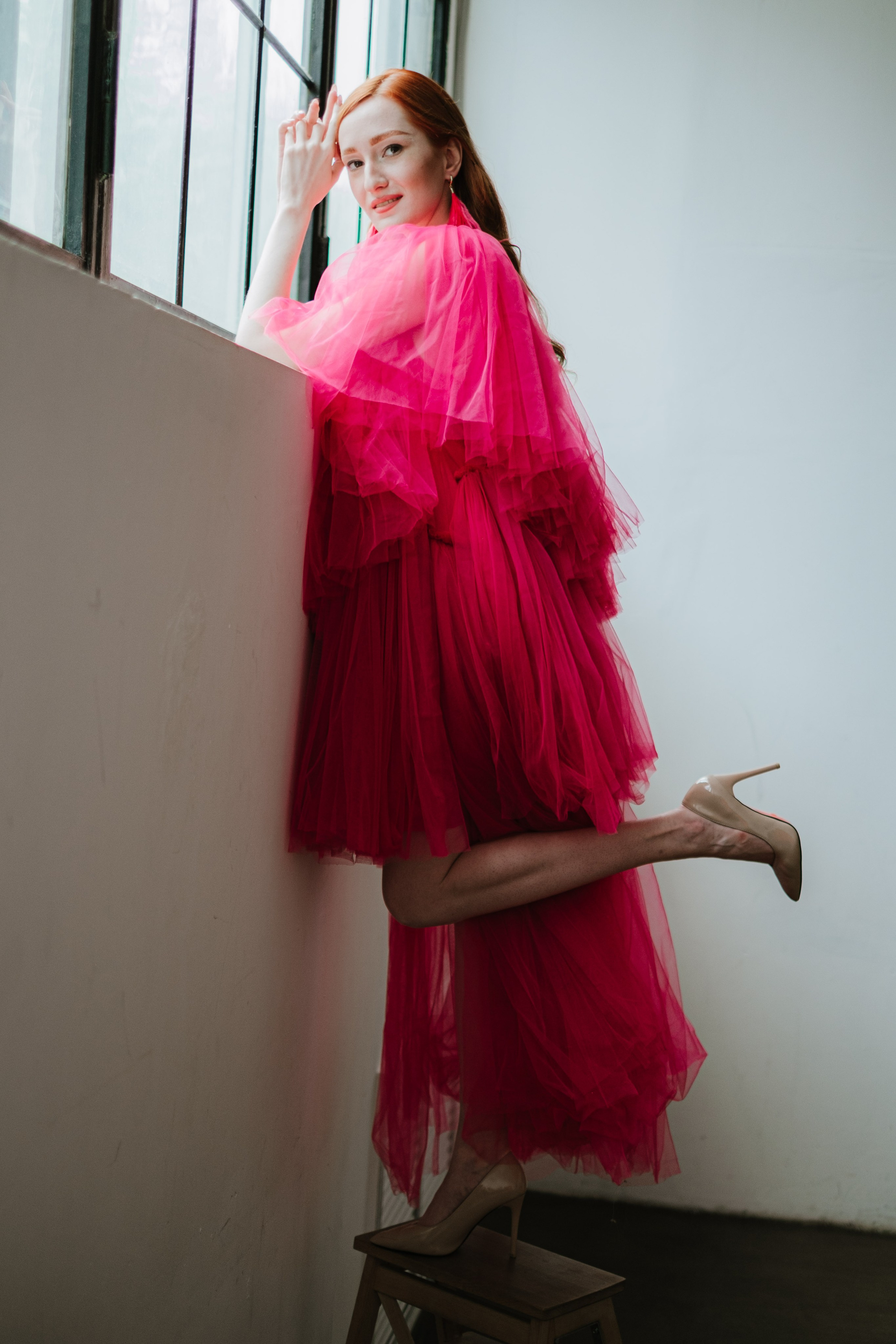 Фотосессия с платьем в студии. Портреты студия Москва. Модельные тесты. Lovestory студия в Москве. Женсий фотограф