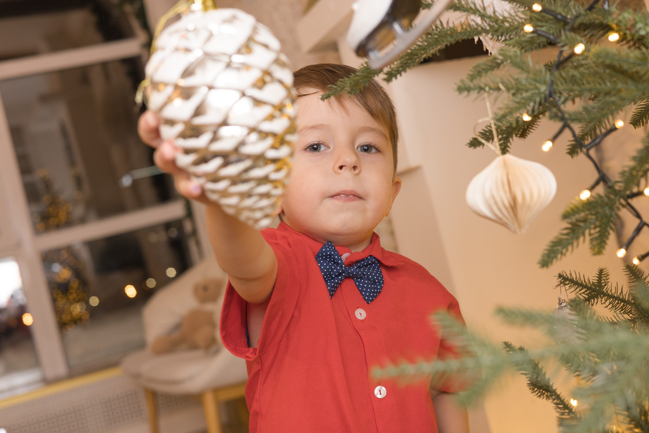 Детская новогодняя фотосессия в студии Ижевска для озорного Данила