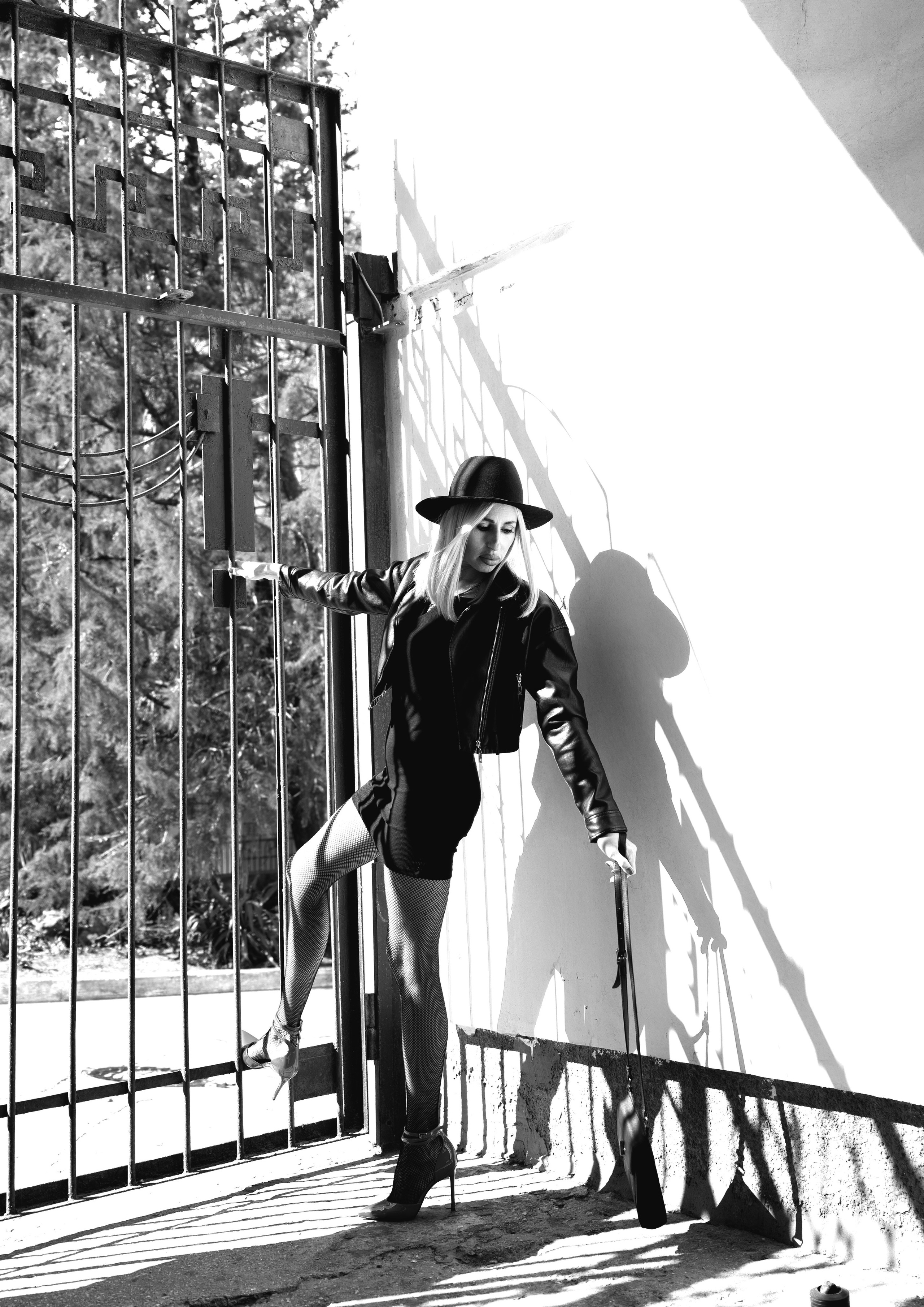 Надежда — стрит фото. Сайт фотограф в Керчи Кислый Юрий