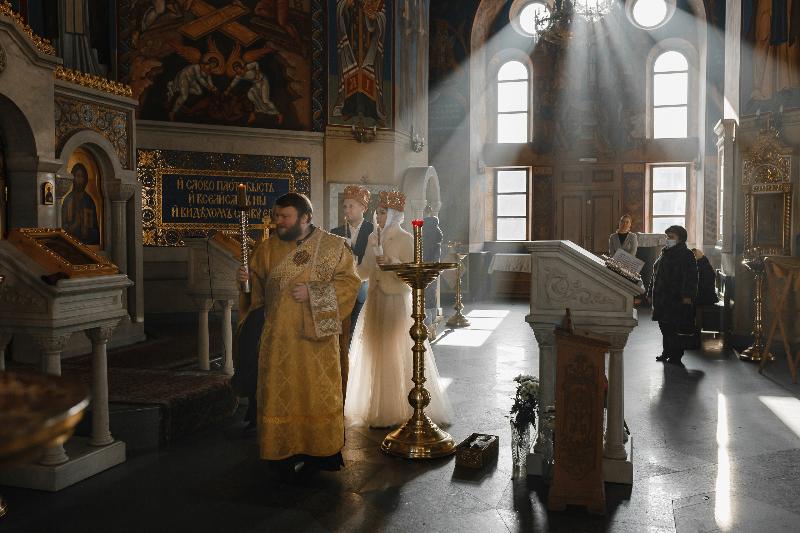 Профессиональный фотограф на таинство венчания в Москве и Московской области. Свадебный фотограф в Москве Мария Крош