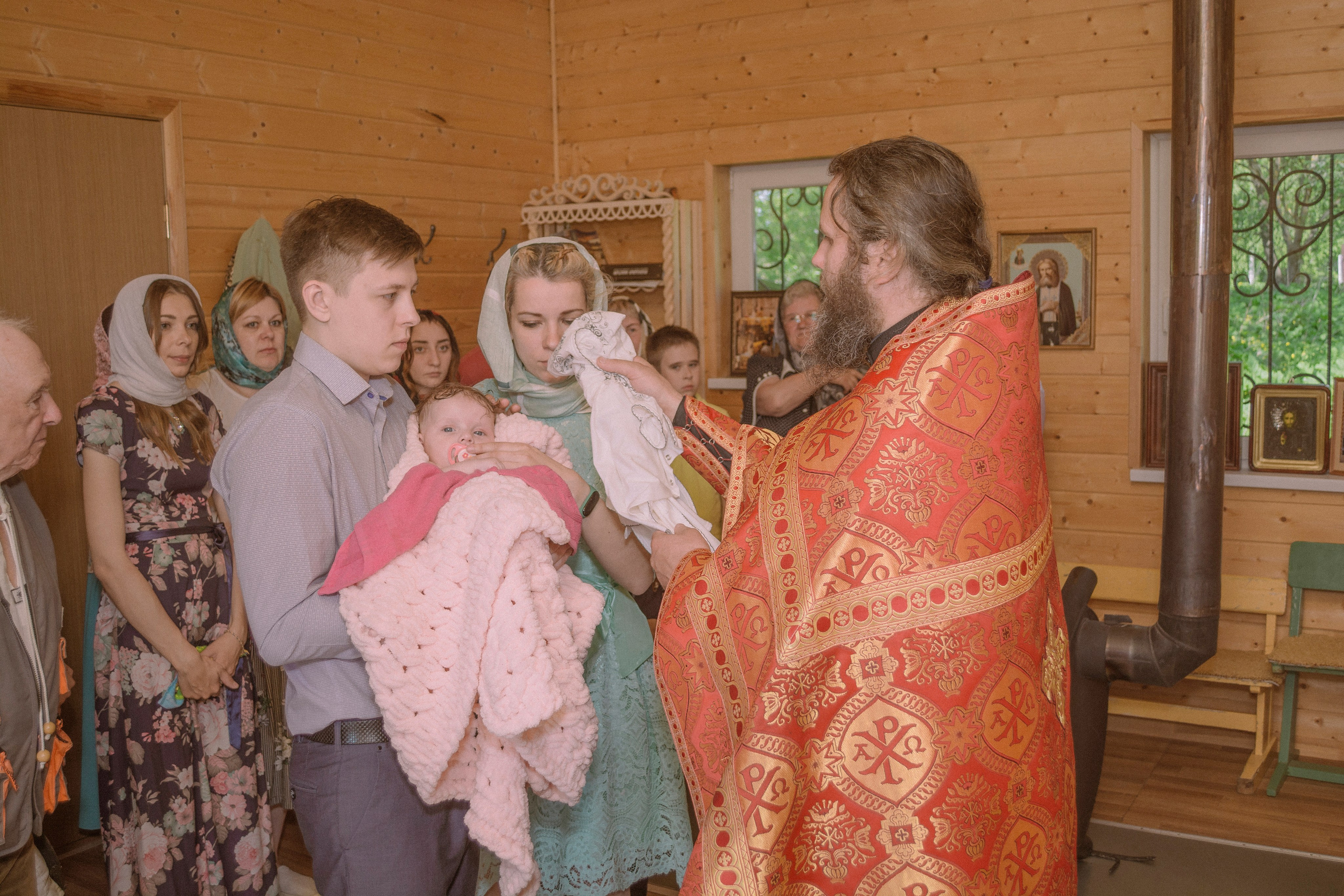 Крещение Василисы в храме Николая Чудотворца в д. Старый погост. Фотограф Евгений Егоров