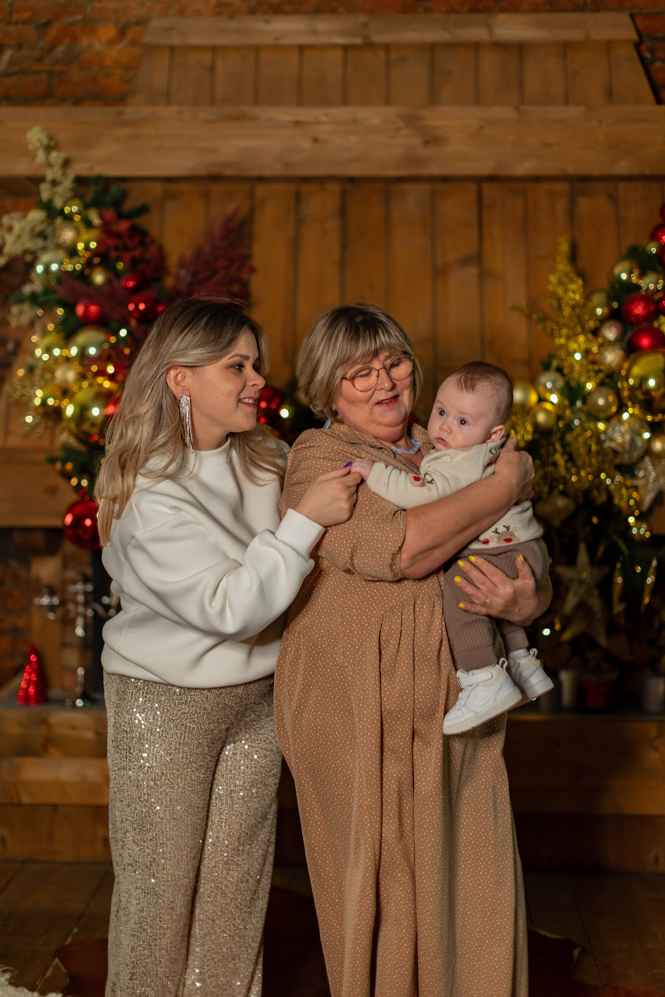 Фотосессии в Famous студии зал Оскар. Фото и видео Москва. Свадебный фотограф, видеограф, фотосессии, видеосъемка