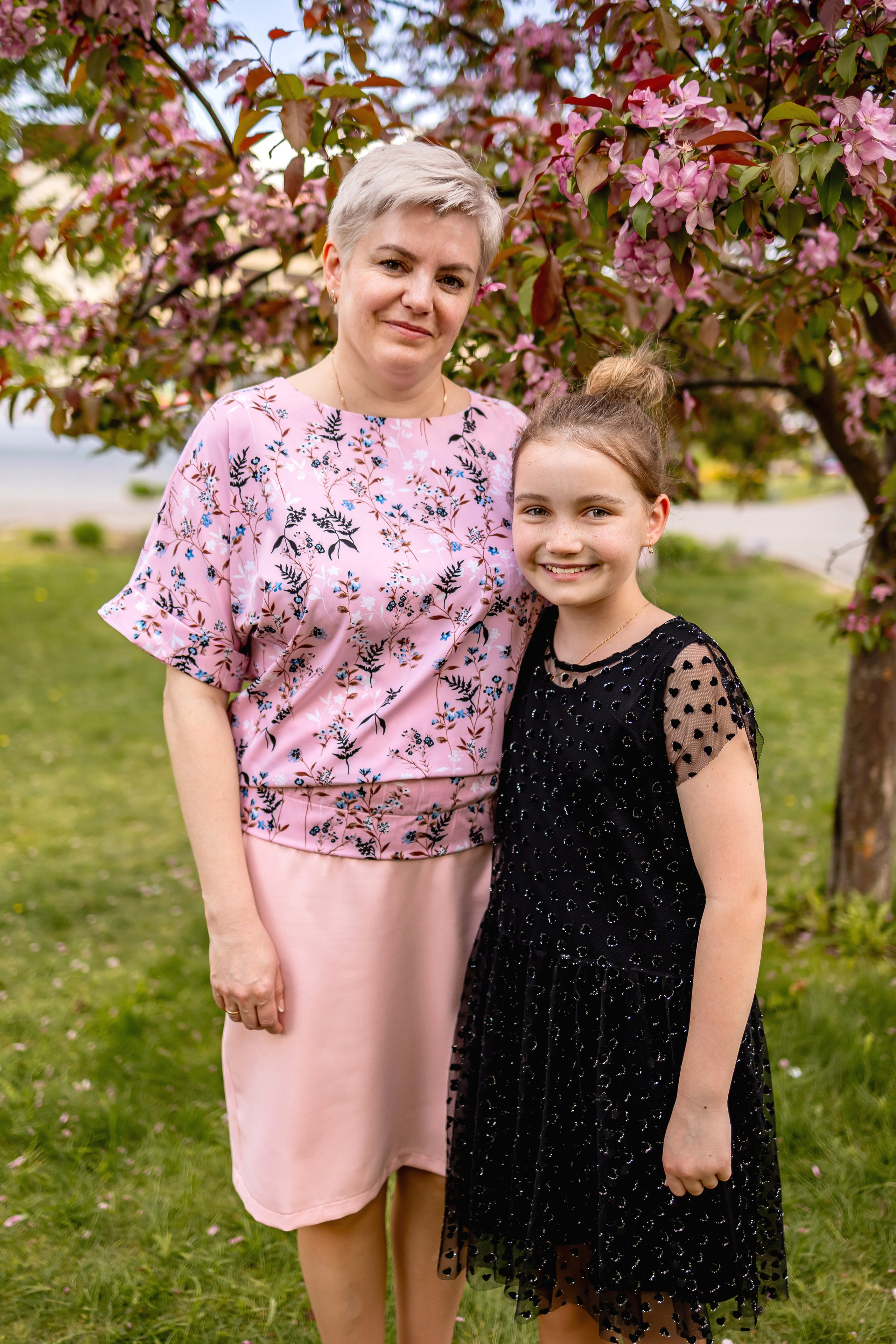 Выпускной в начальной школе на улице. Фотограф и видеограф Москва. Свадебный фотограф, видеограф. Выпускные альбомы. Оживающие альбомы