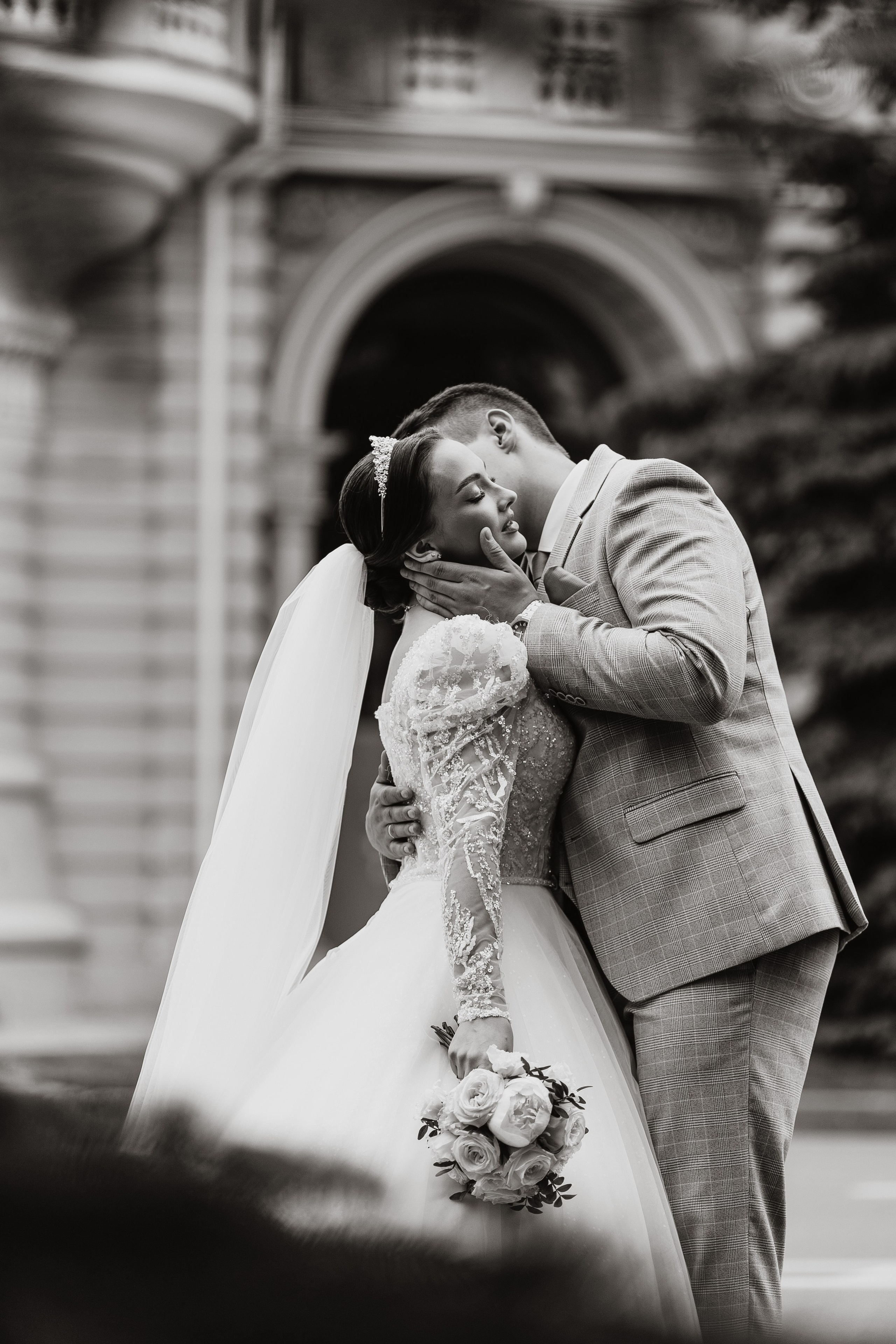 фотограф на свадьбу, свадебная фотосессия на природе, нежные фотографии свадьбы