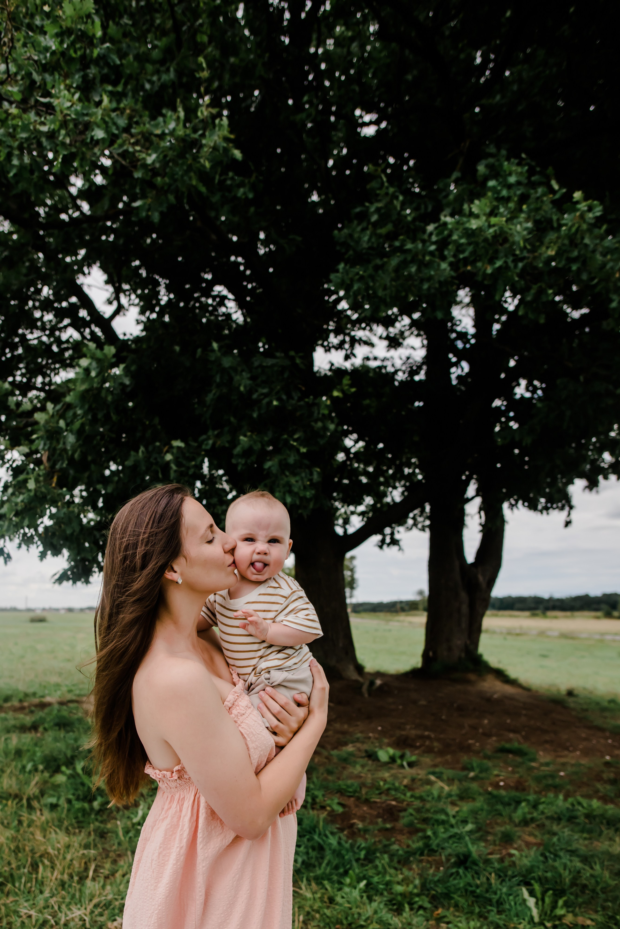 Анна и ее семья, фотосессия в поле. Свадебный и семейный фотограф Евгения Кононова