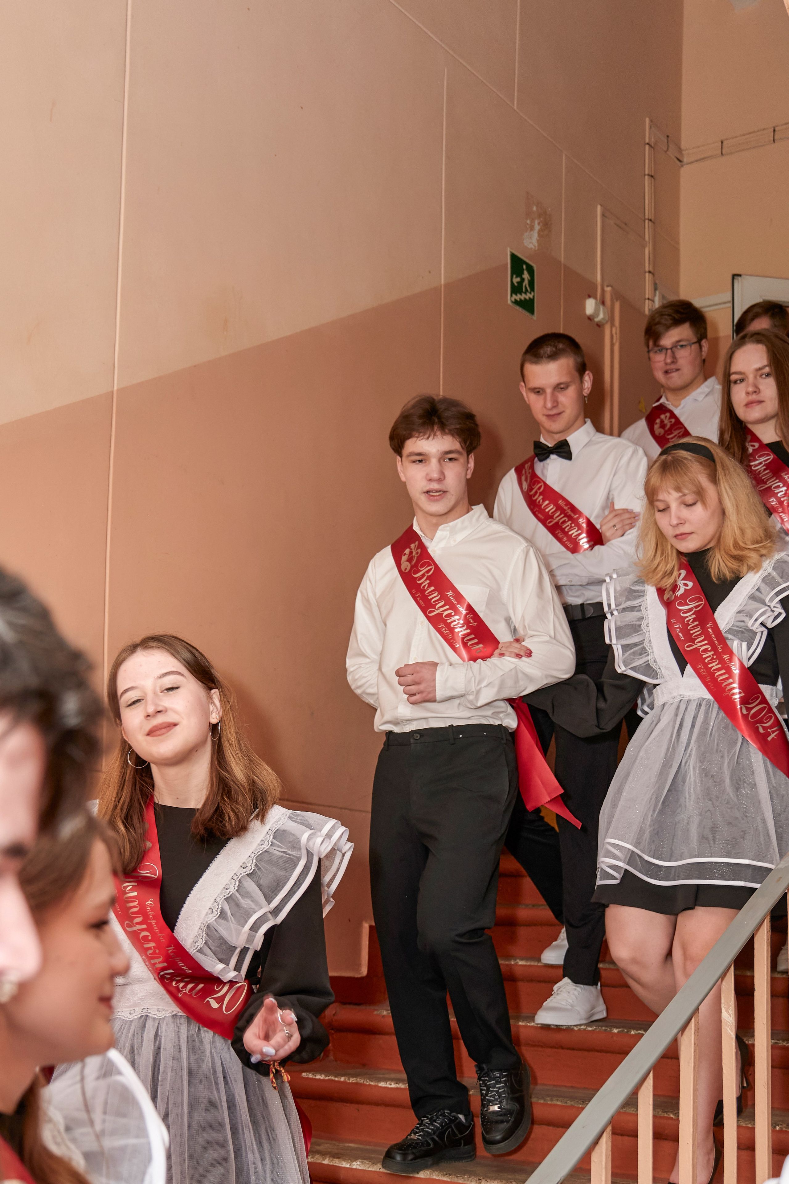 Последний звонок школа 1413. Детский и семейный фотограф г. Москва Оксана Катаджи