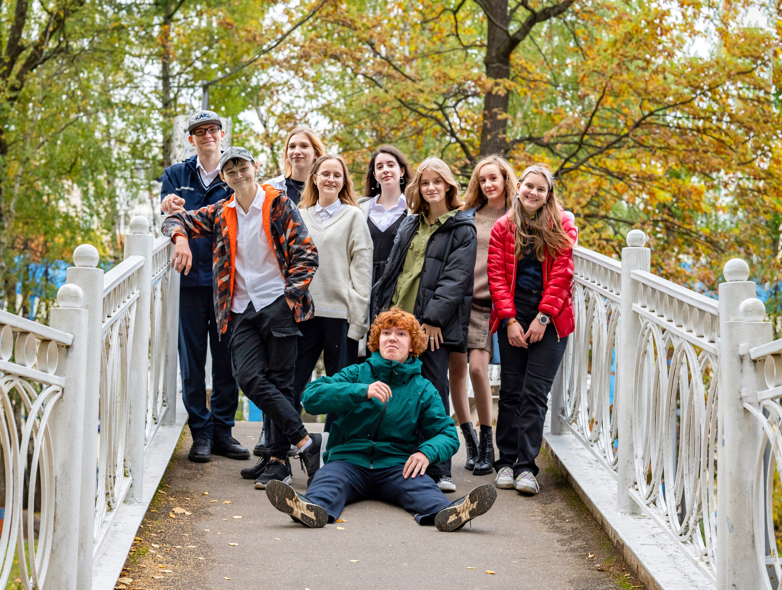 Осенняя фотосессия в парке 9-А класс Школа 953. Детский и семейный фотограф г. Москва Оксана Катаджи