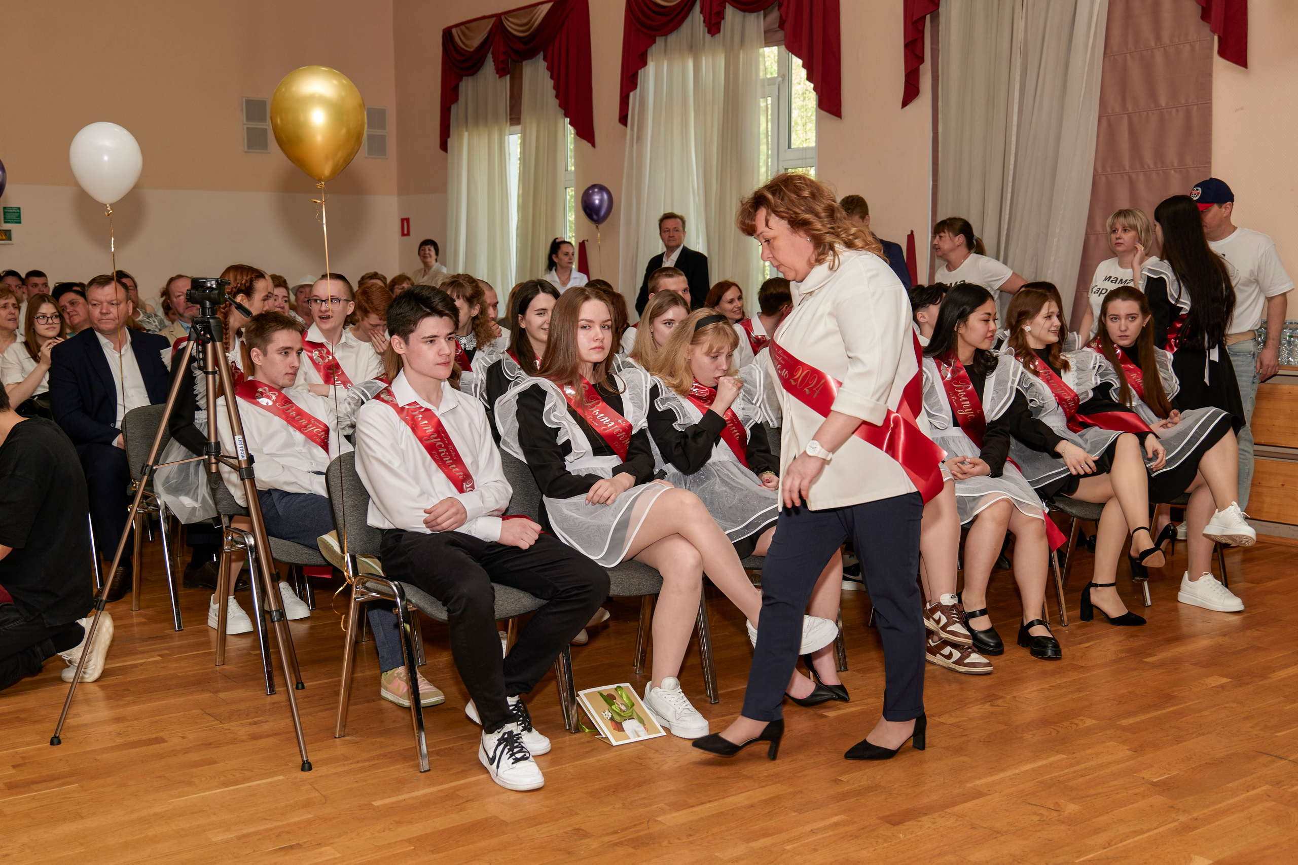 Последний звонок школа 1413. Детский и семейный фотограф г. Москва Оксана Катаджи