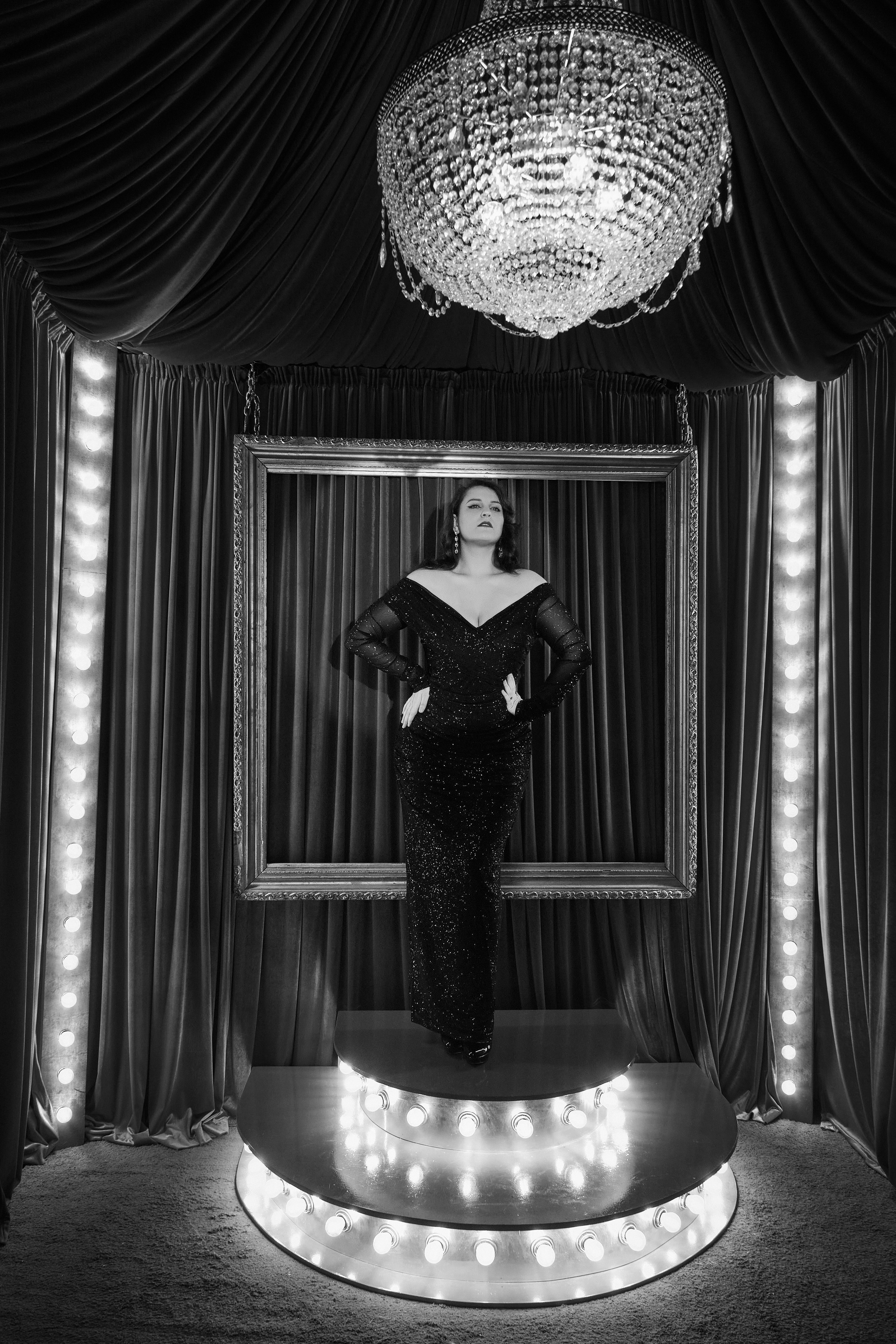 женская фотосессия в студии на сцене в Москве