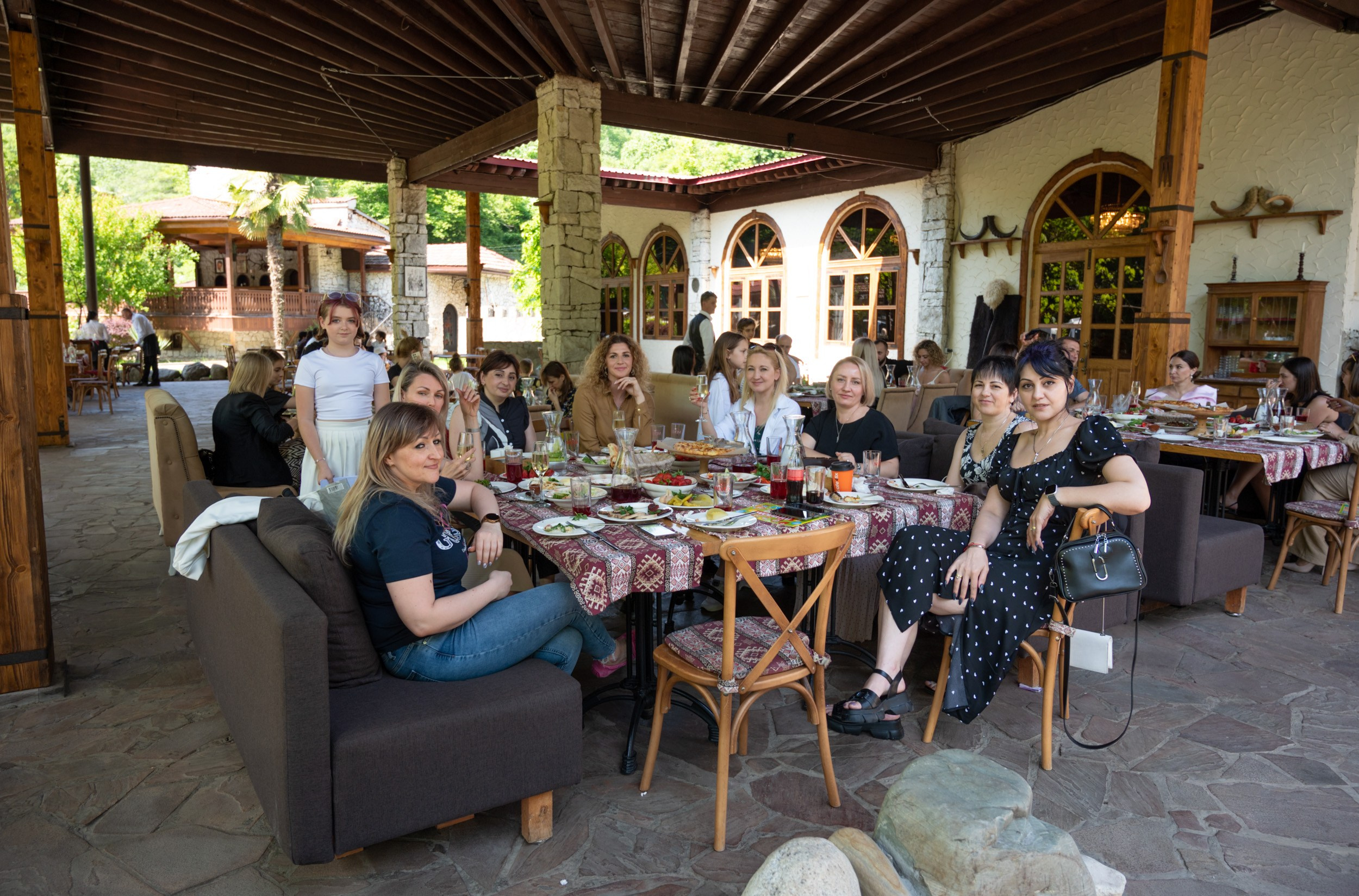 Праздник окончания учебного года 2024. Фотографирую счастливых людей в Сочи