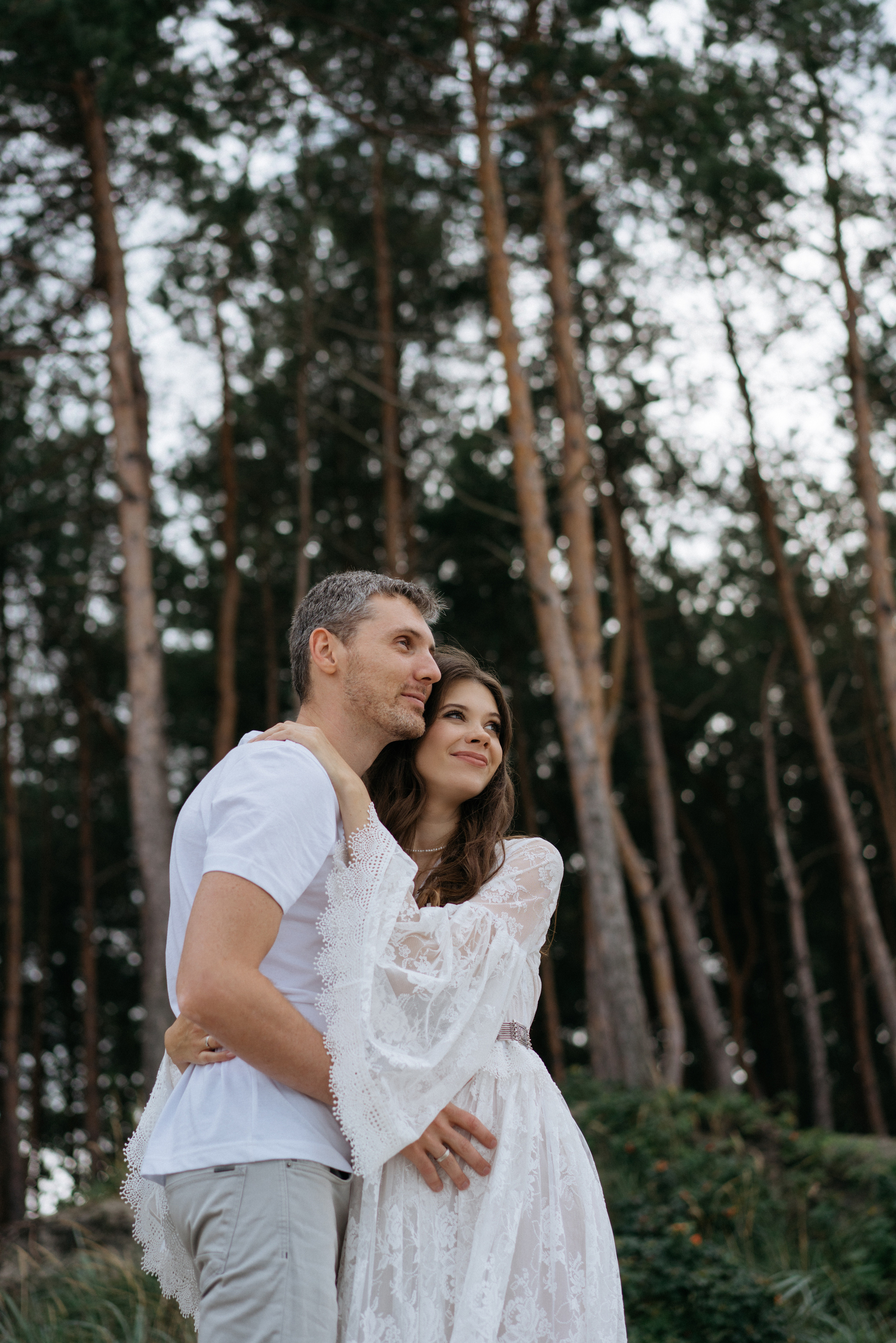 Фотографии на берегу моря в сосновом бору в ожидании. Свадебный и семейный фотограф в Калининграде Анастасия Гриценко