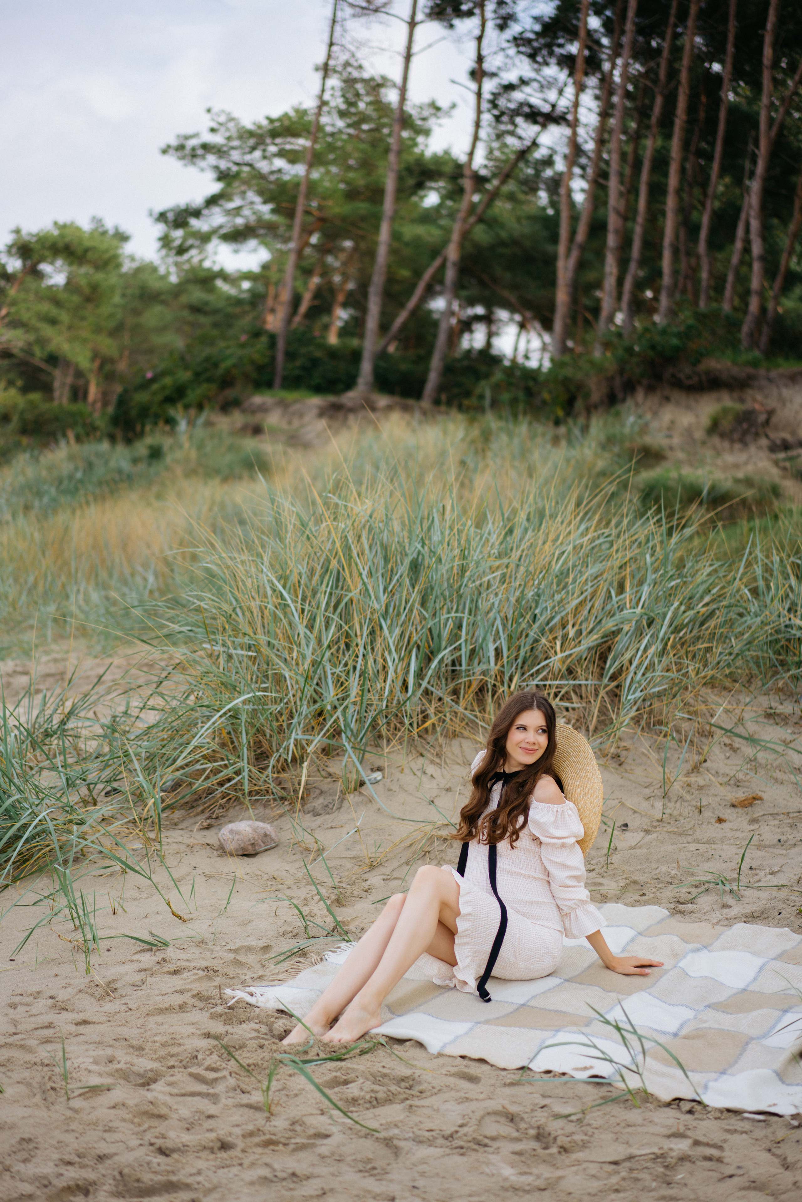 Фотографии на берегу моря в сосновом бору в ожидании. Свадебный и семейный фотограф в Калининграде Анастасия Гриценко