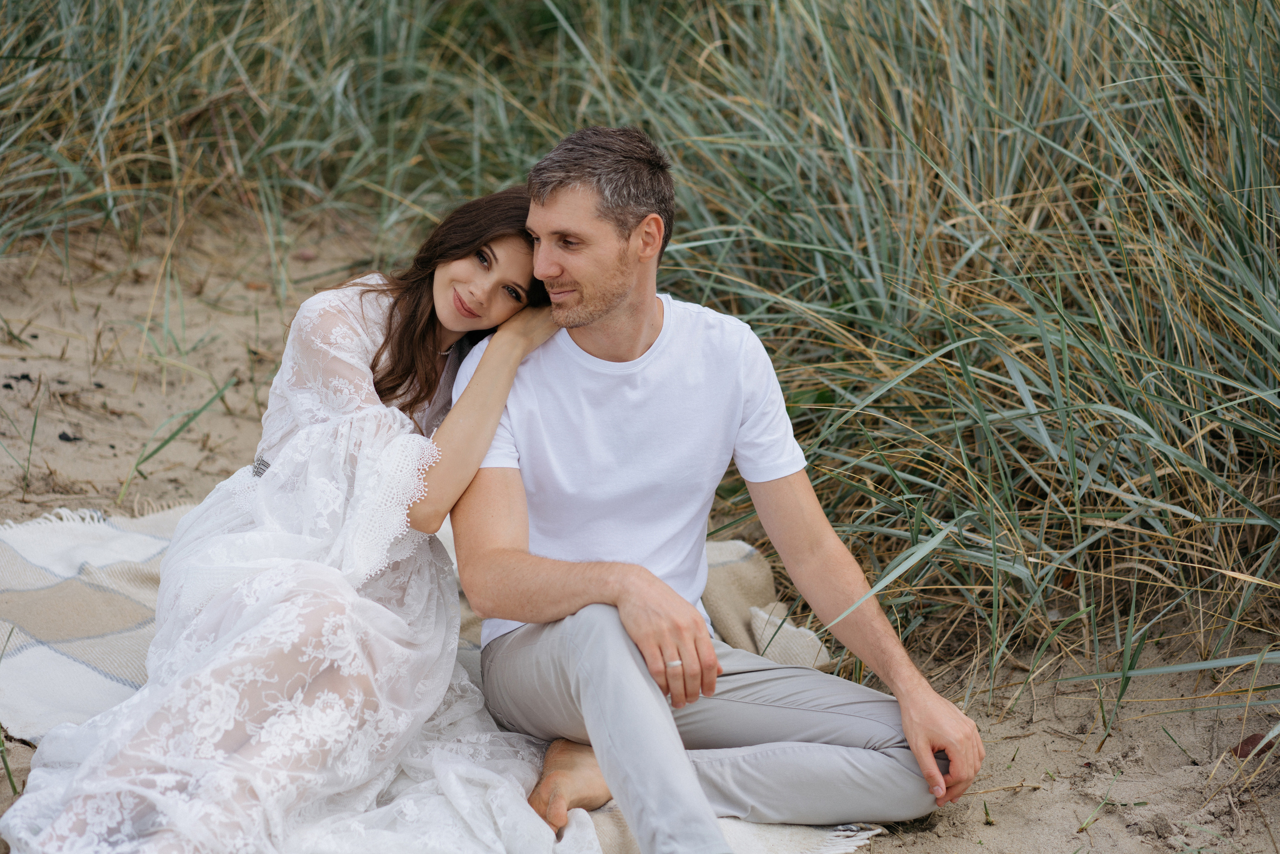 Фотографии на берегу моря в сосновом бору в ожидании. Свадебный и семейный фотограф в Калининграде Анастасия Гриценко