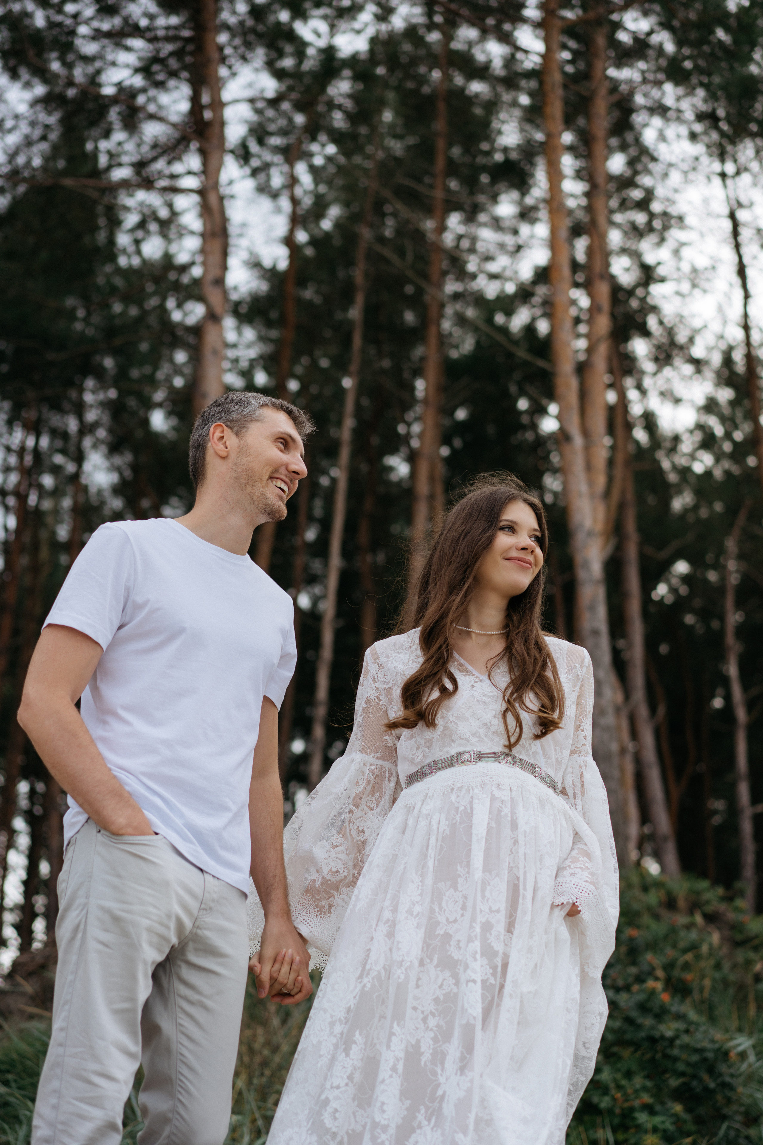 Фотографии на берегу моря в сосновом бору в ожидании. Свадебный и семейный фотограф в Калининграде Анастасия Гриценко