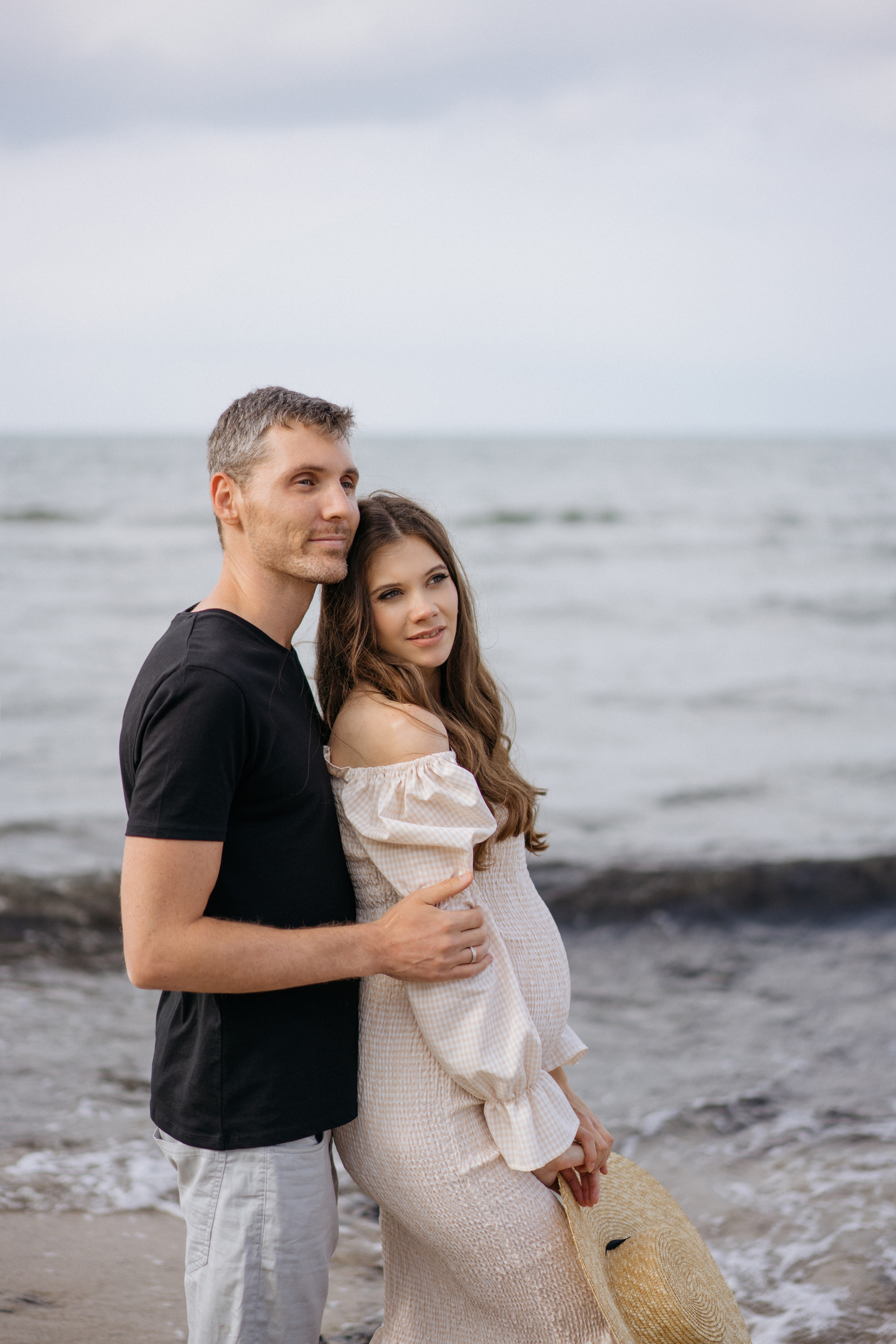 Фотографии на берегу моря в сосновом бору в ожидании. Свадебный и семейный фотограф в Калининграде Анастасия Гриценко