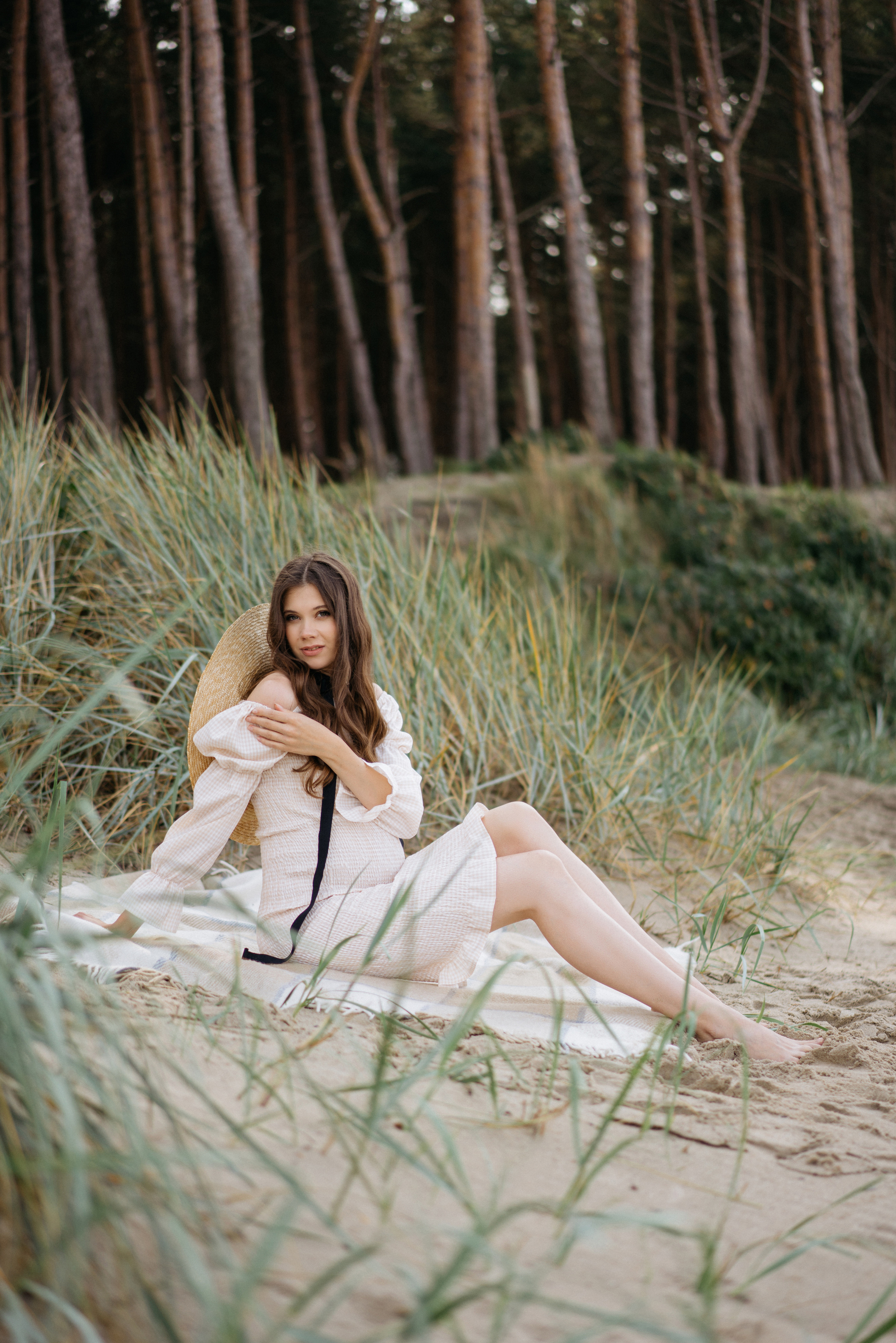 Фотографии на берегу моря в сосновом бору в ожидании. Свадебный и семейный фотограф в Калининграде Анастасия Гриценко