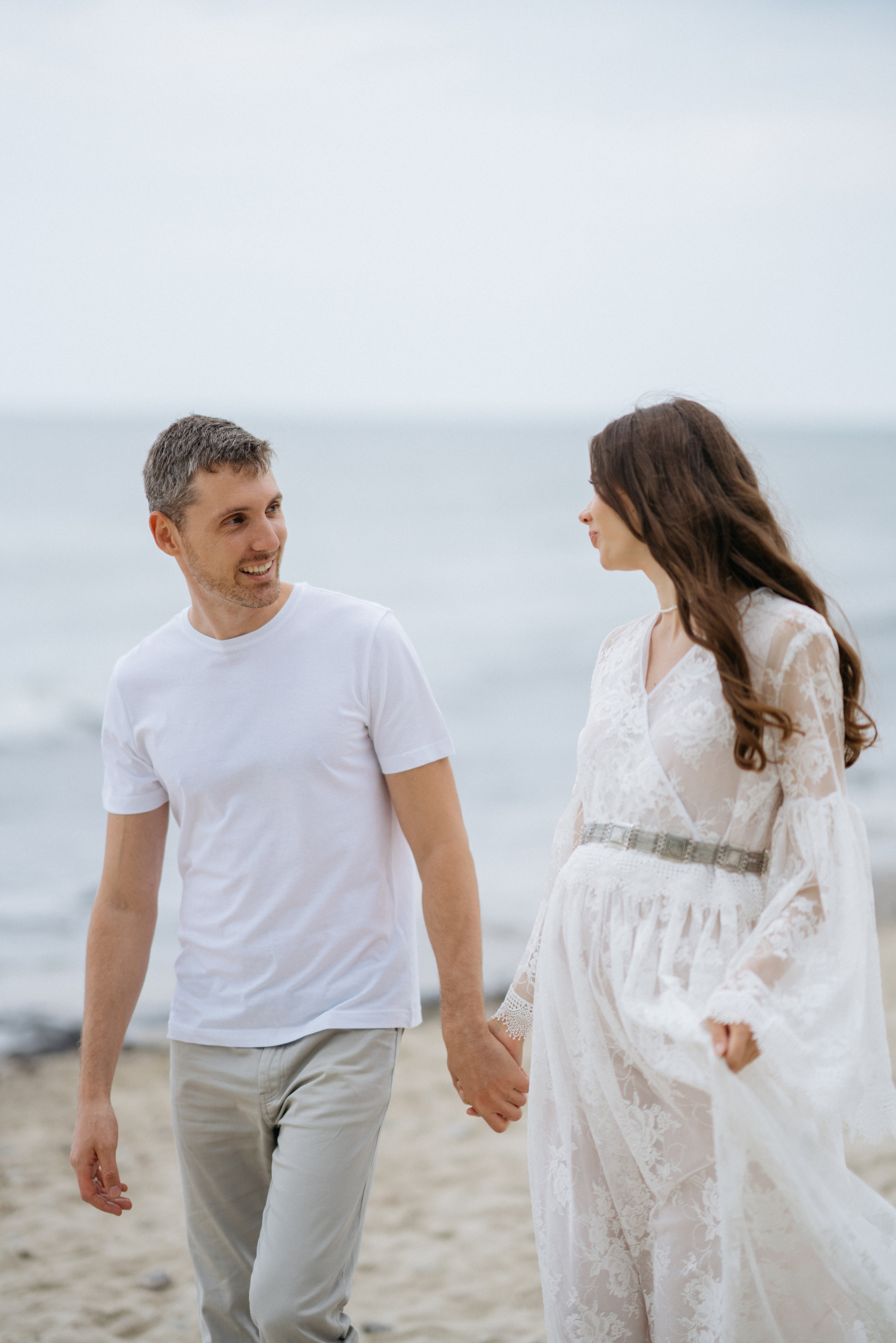 Фотографии на берегу моря в сосновом бору в ожидании. Свадебный и семейный фотограф в Калининграде Анастасия Гриценко